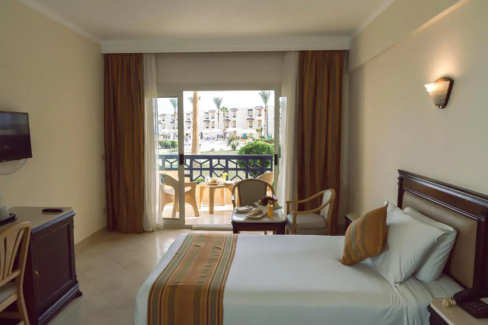 Photo of the whole room, Bed in Grand Oasis Resort