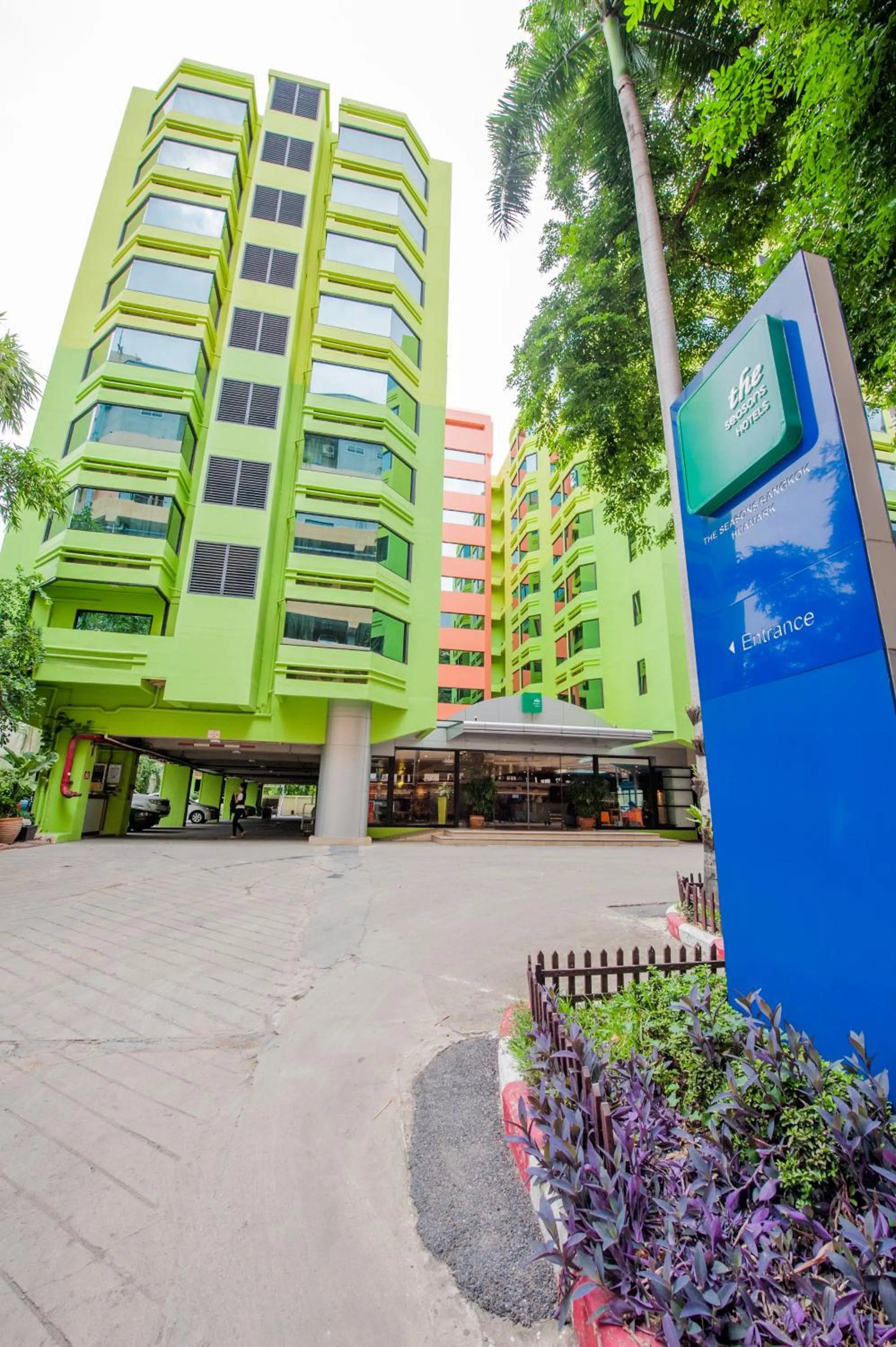 Property building in The Seasons Bangkok Huamark