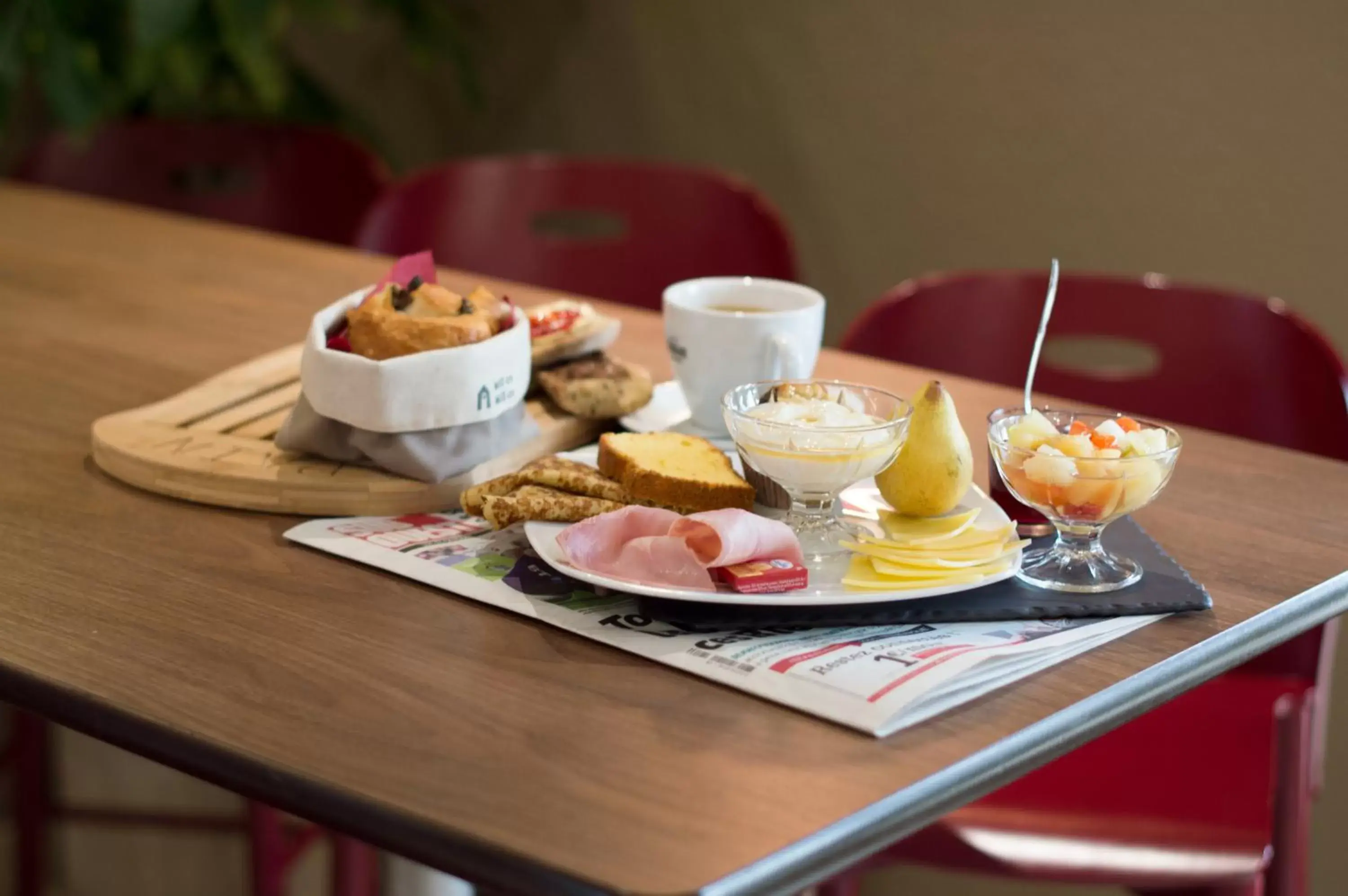 Buffet breakfast in Campanile Villeneuve-Sur-Lot