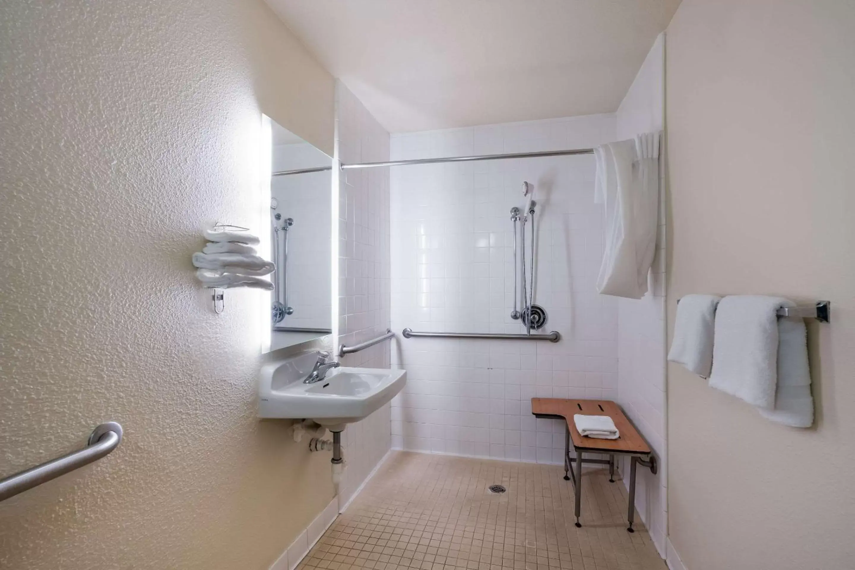 Bedroom in Quality Inn Elk Grove-Sacramento Bedroom in Quality Inn Elk Grove-Sacramento