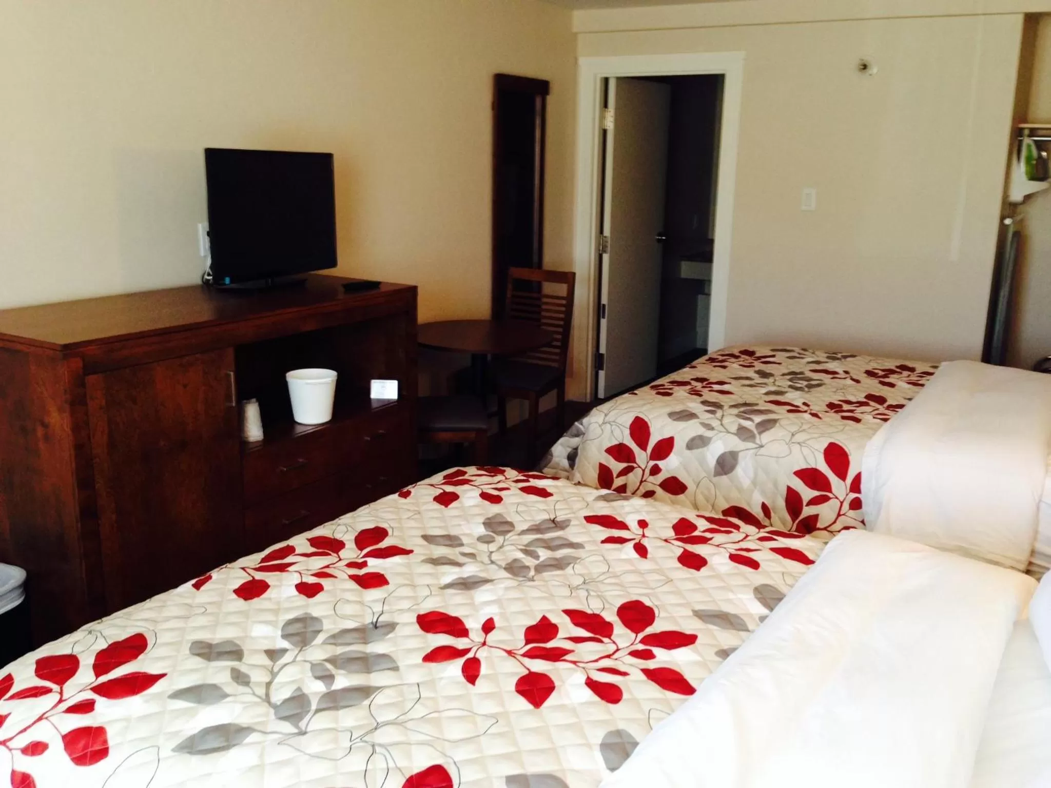 Bedroom, Bed in Motel Beausejour