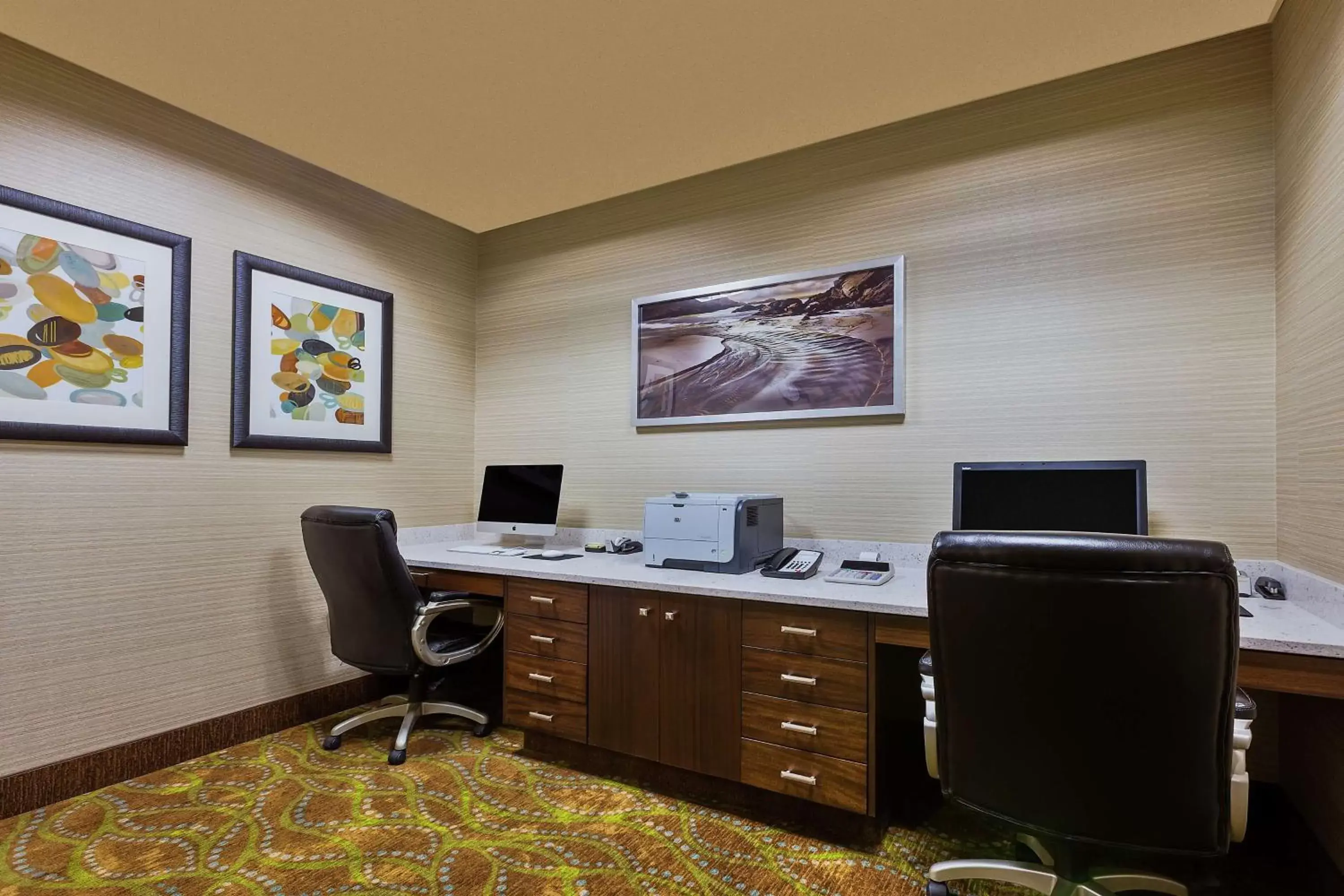 Business facilities in Hampton Inn & Suites Bend