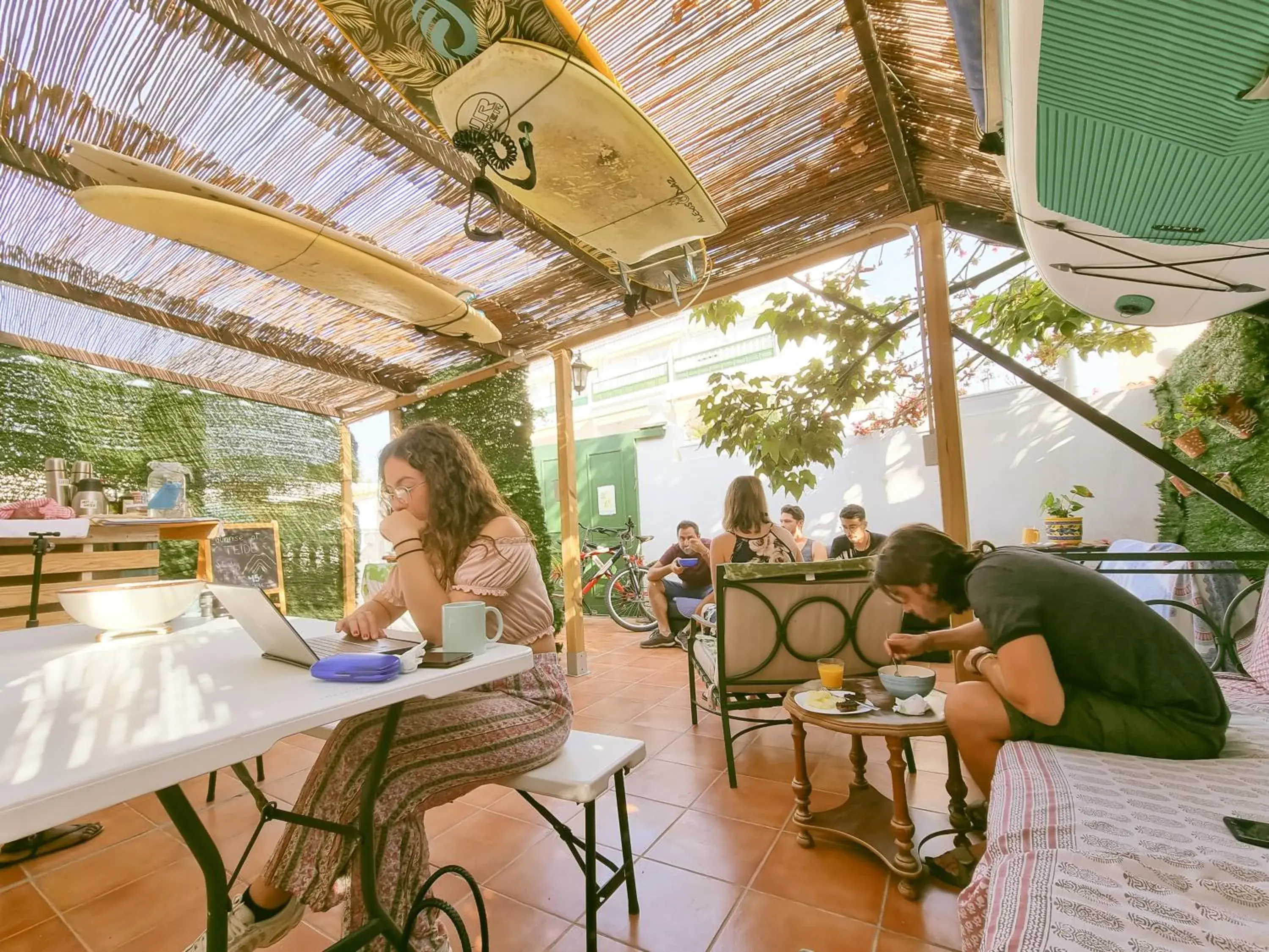 Balcony/Terrace, Restaurant/Places to Eat in Arena Nest Hostel