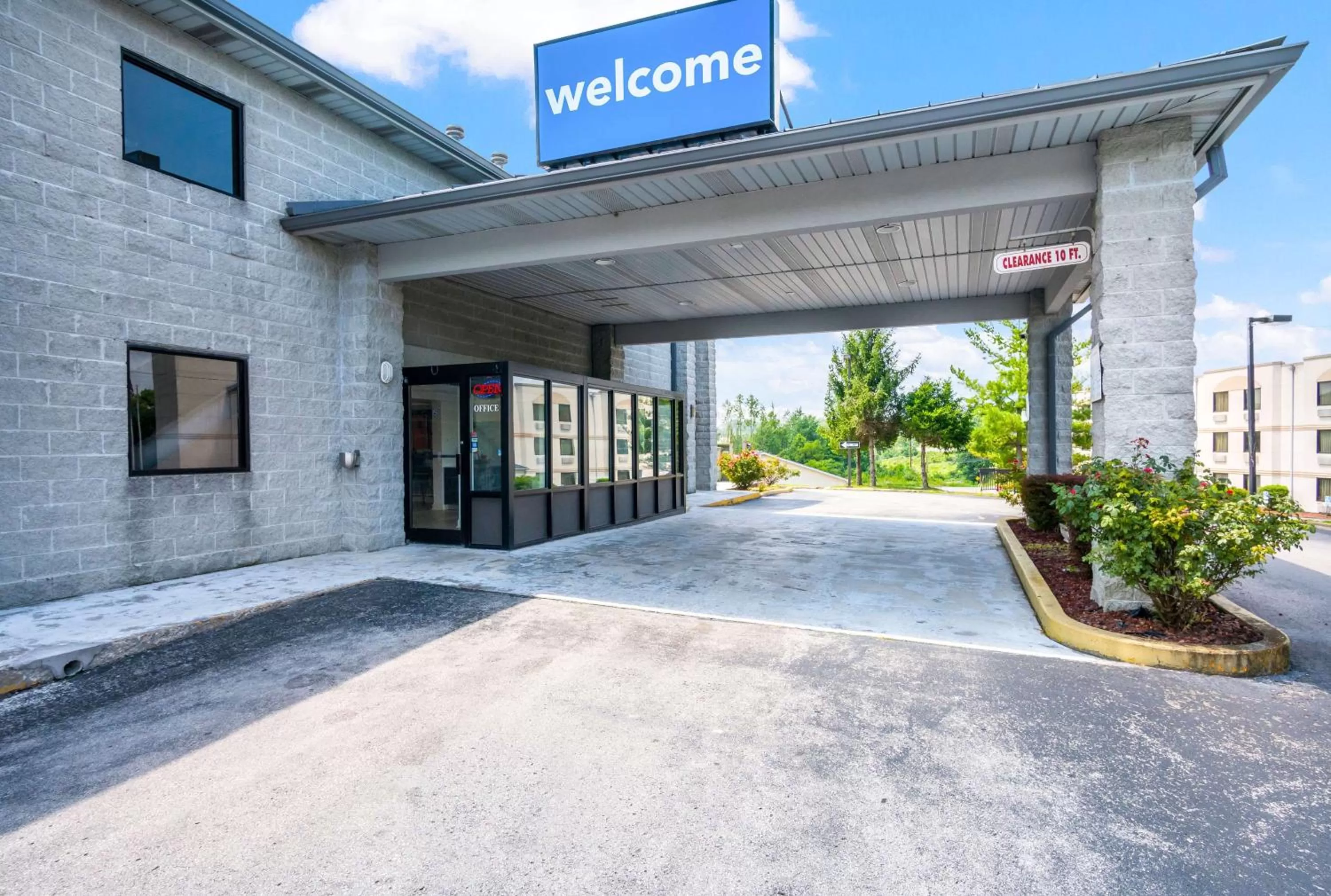 Property building in Motel 6-London, KY