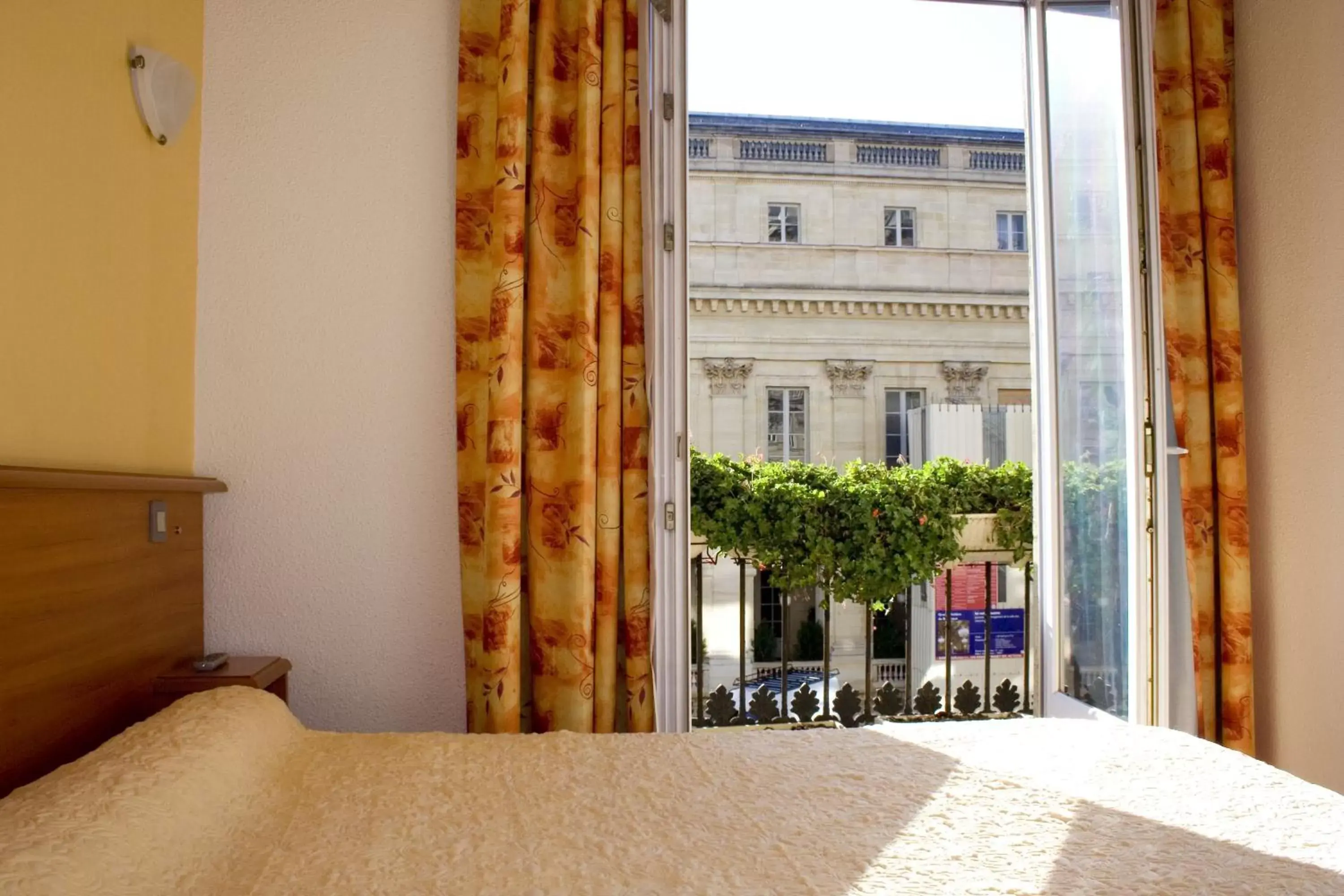 Bed in Hotel de L'Opéra