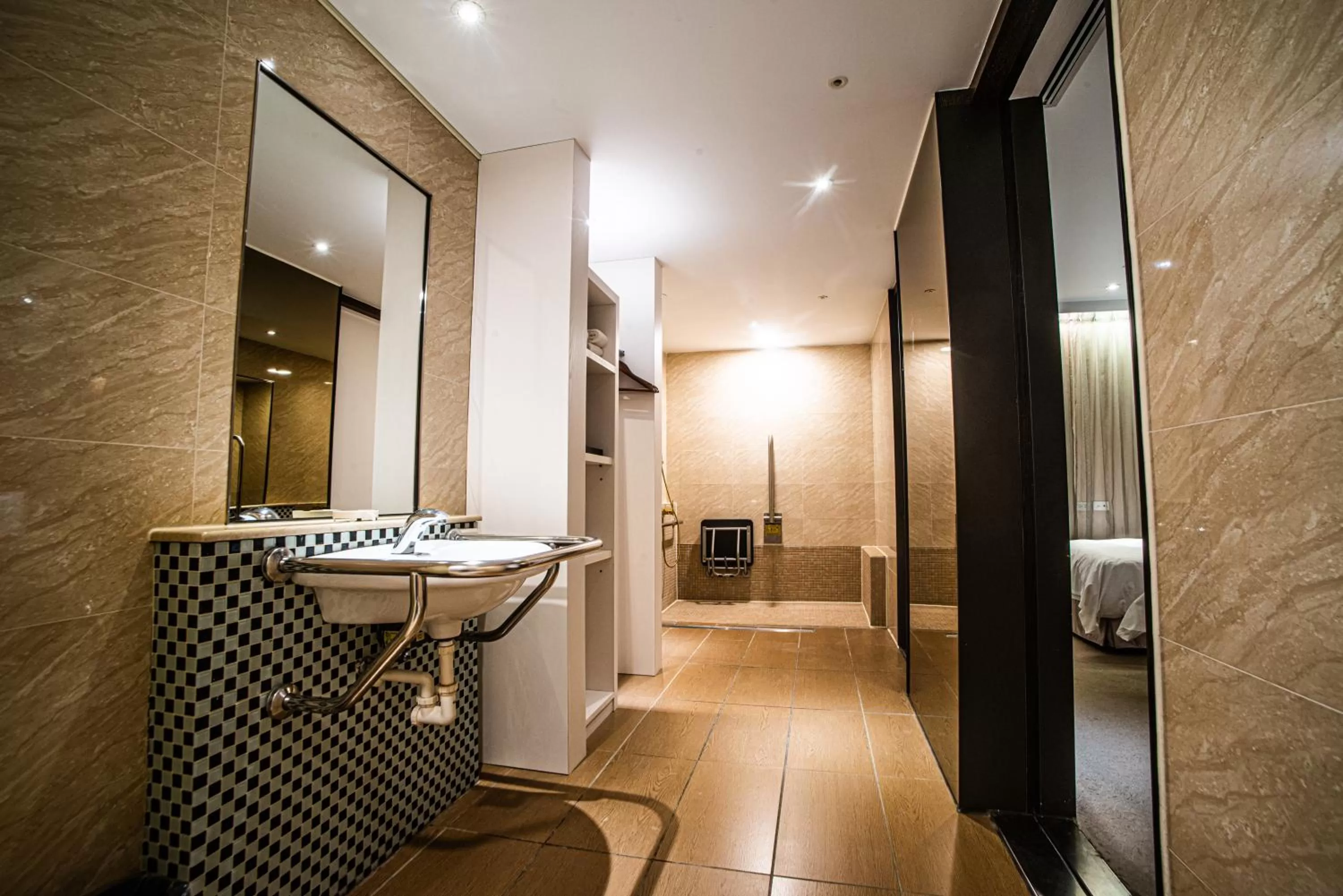 Shower in Artinn藝築文旅-台北站前館