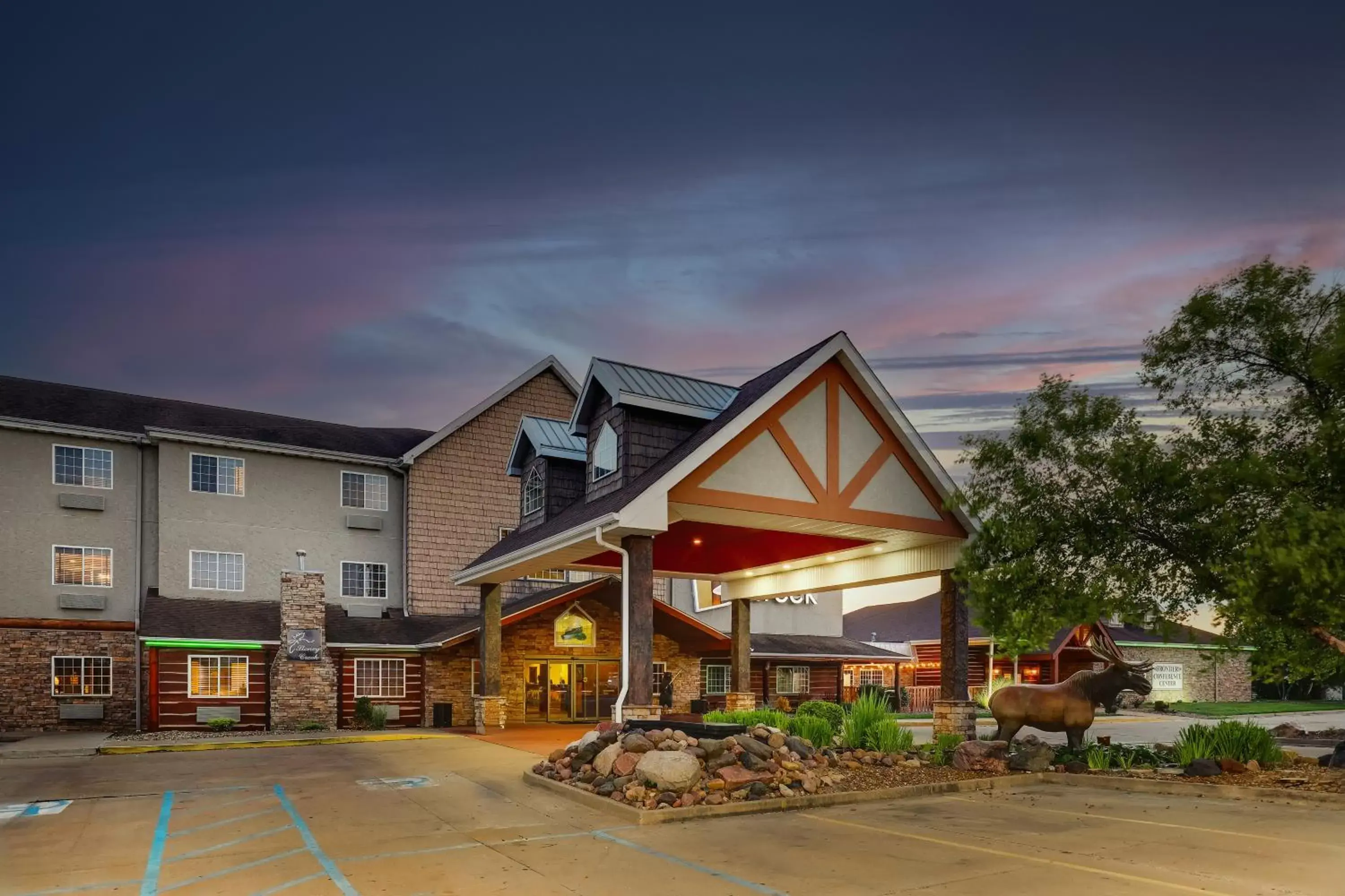 Property Building in Stoney Creek Hotel Columbia