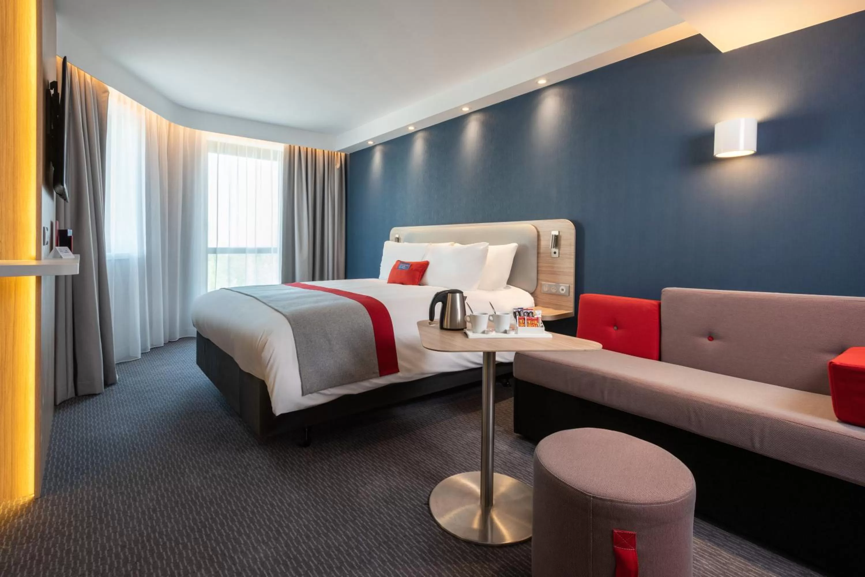 Photo of the whole room, Bed in Holiday Inn Express - Rouen Centre - Rive Gauche by IHG