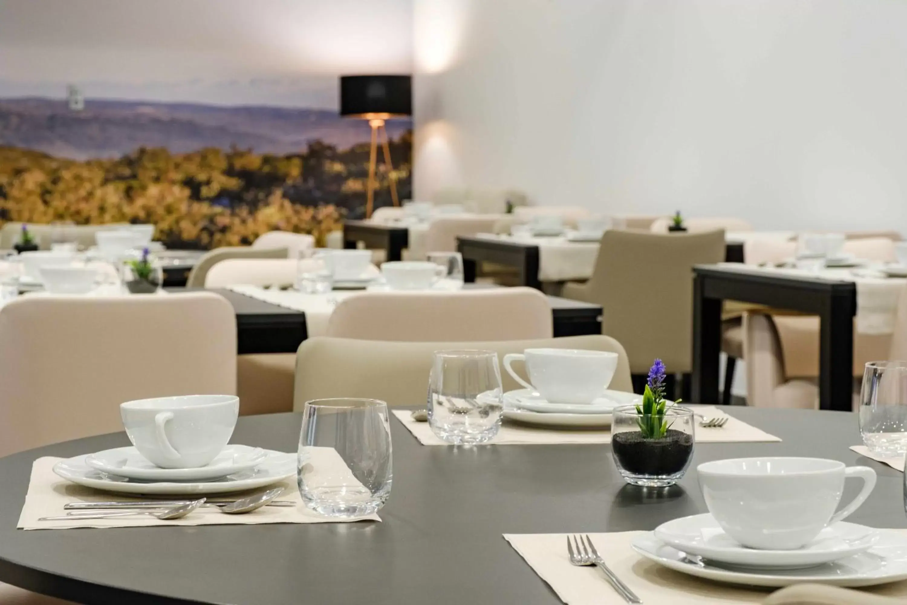 Breakfast, Restaurant/Places to Eat in Hotel Serra d'Aire - Boutique Hotel
