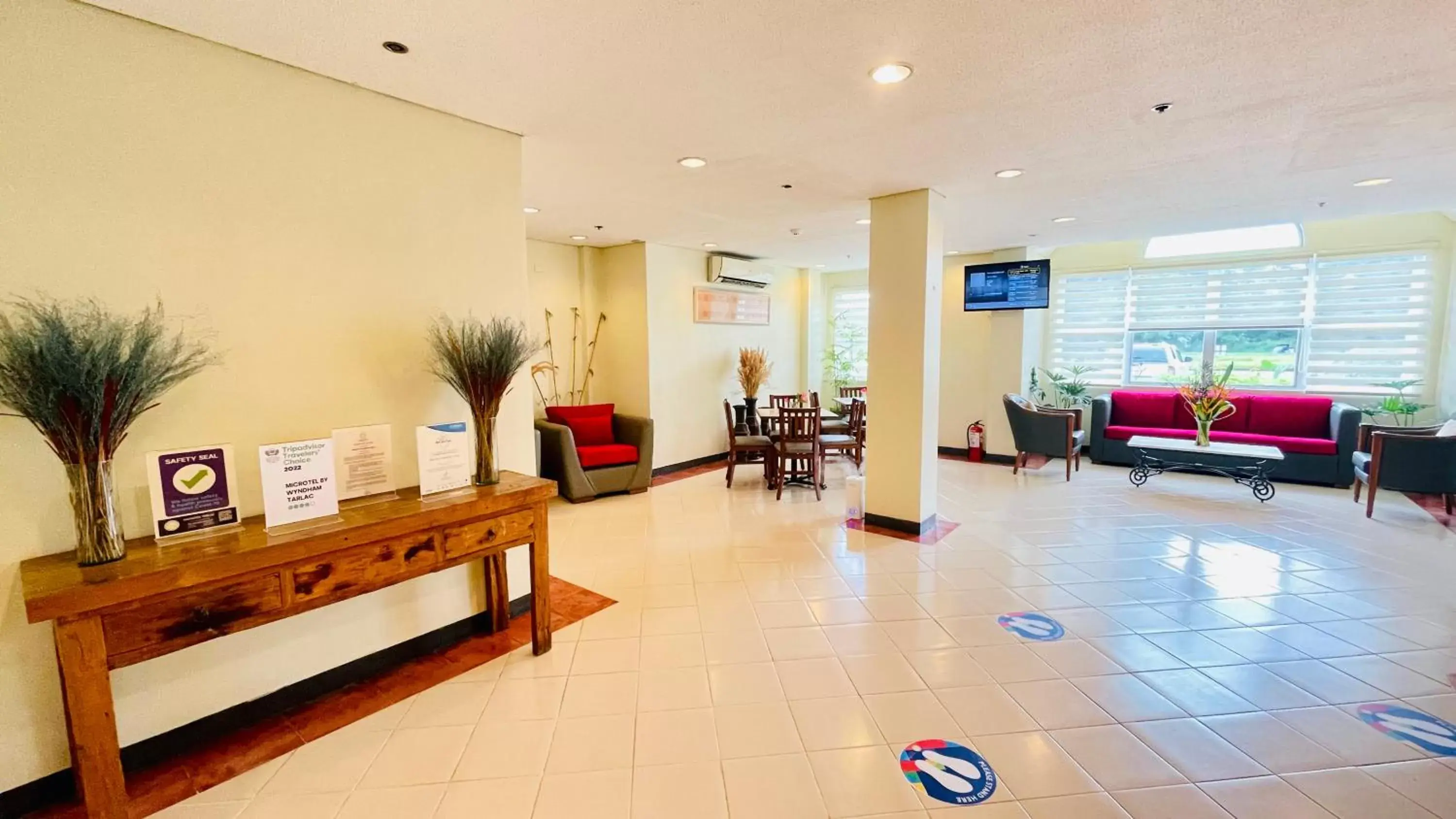 Lobby or reception in Microtel by Wyndham Tarlac