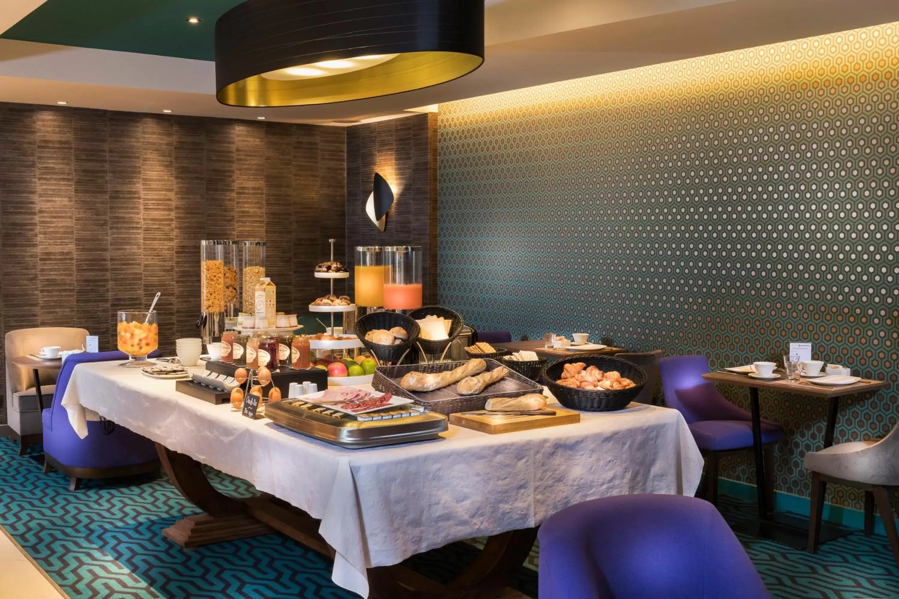 Buffet breakfast, Restaurant/Places to Eat in Hotel Acanthe - Boulogne Billancourt