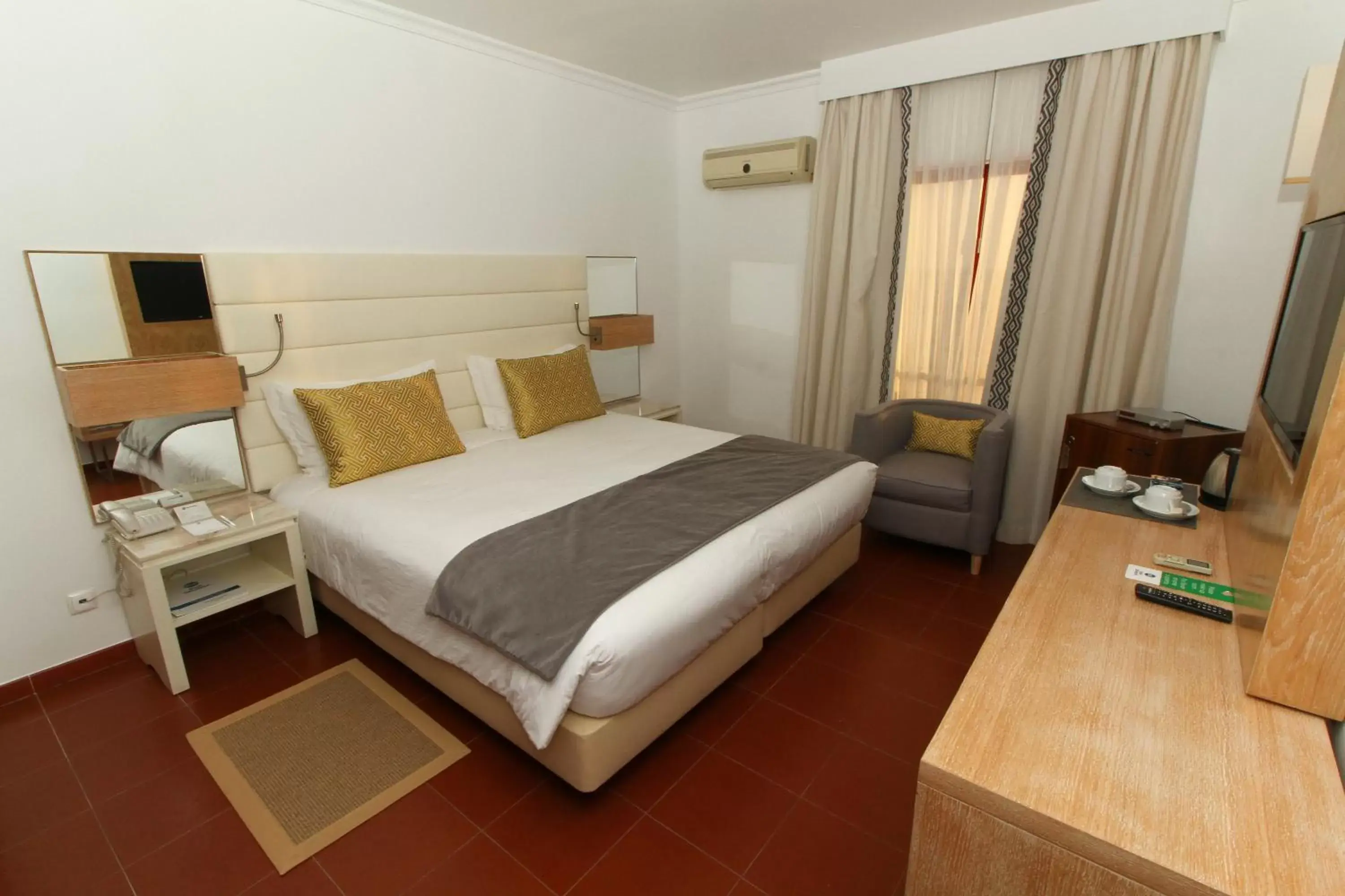 Photo of the whole room, Bed in Best Western Hotel Dom Bernardo