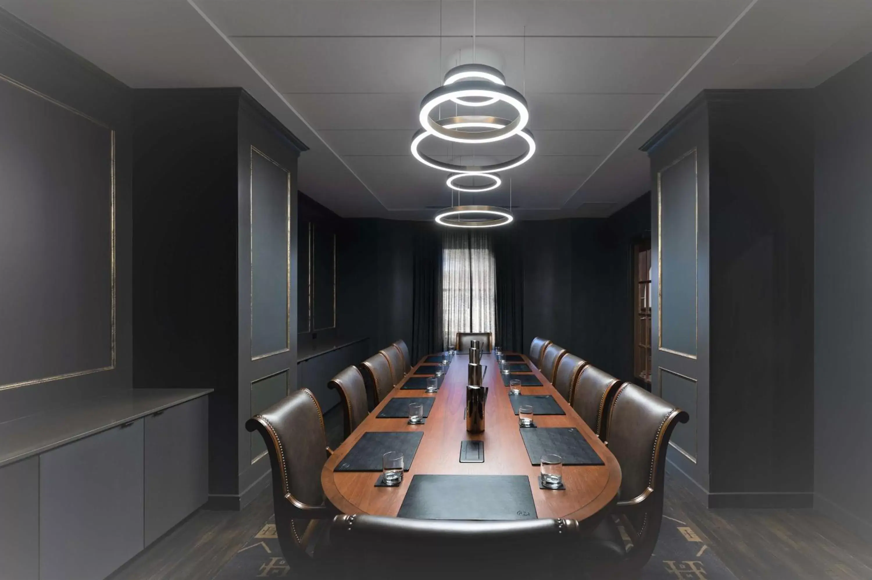 Meeting/conference room in Hotel Fort Des Moines, Curio Collection By Hilton