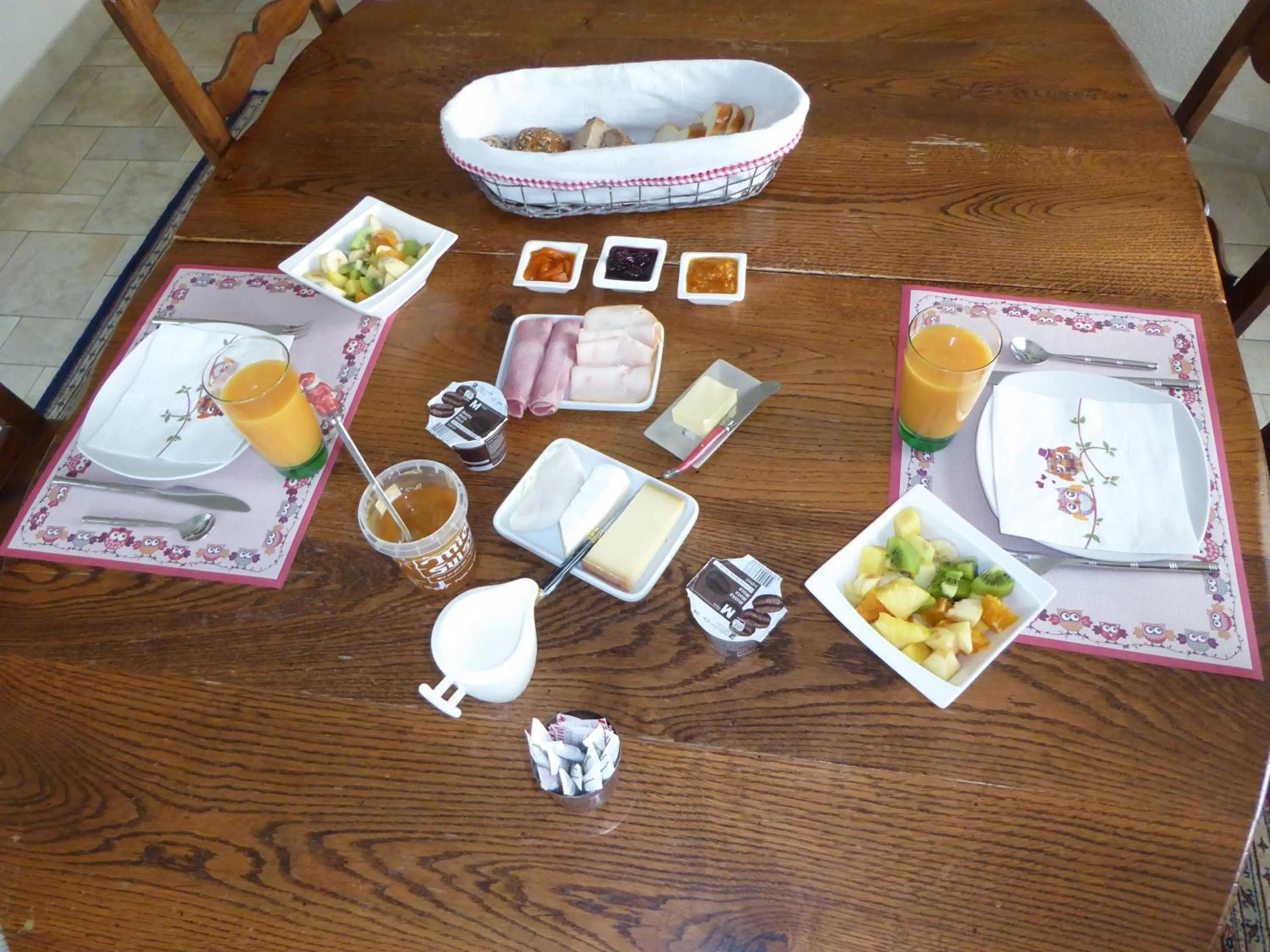 Continental breakfast in BnB chez Fanfan