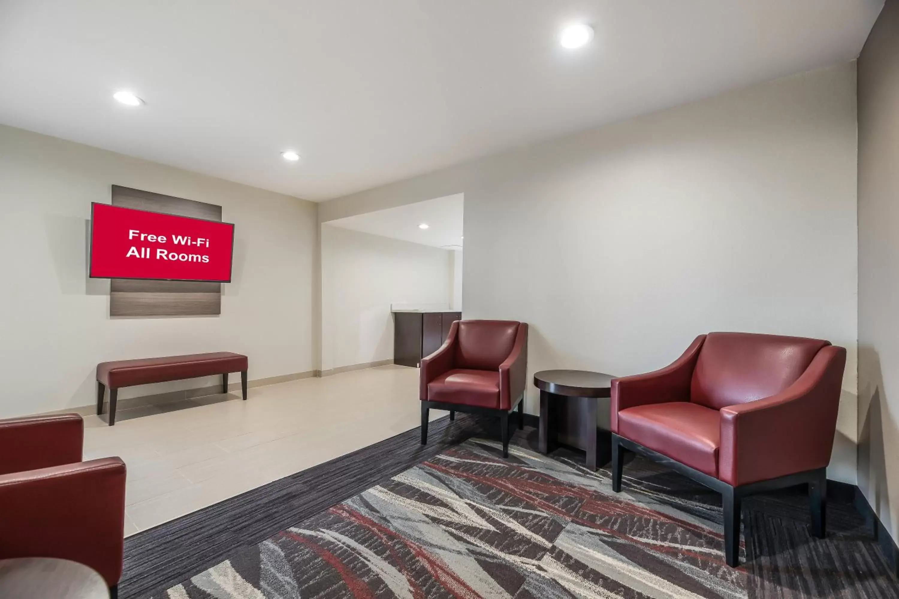 Lobby or reception, Seating Area in Red Roof Inn & Suites Wildwood, FL