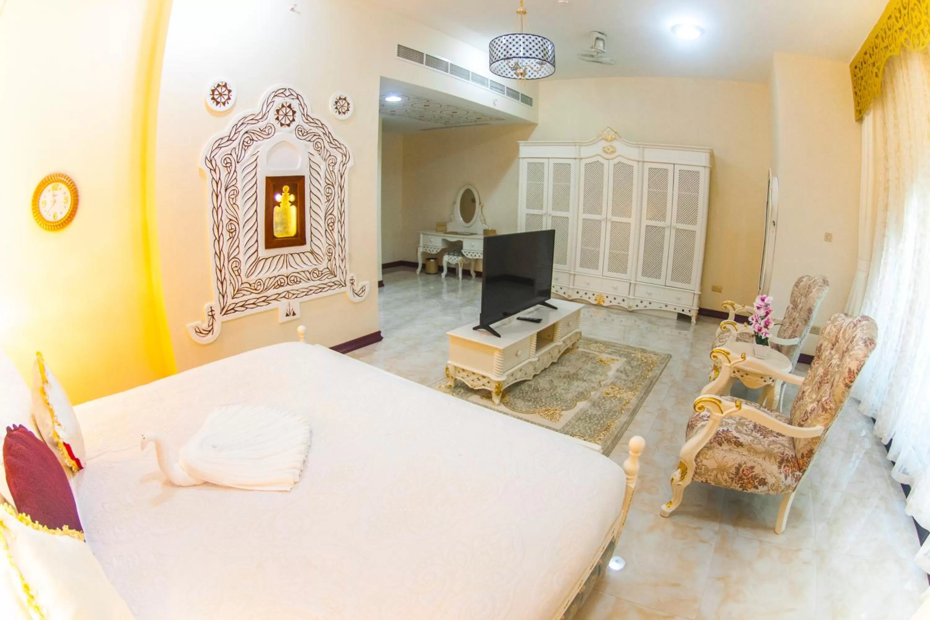 Photo of the whole room, Bed in Madinat Al Bahr Business & Spa Hotel