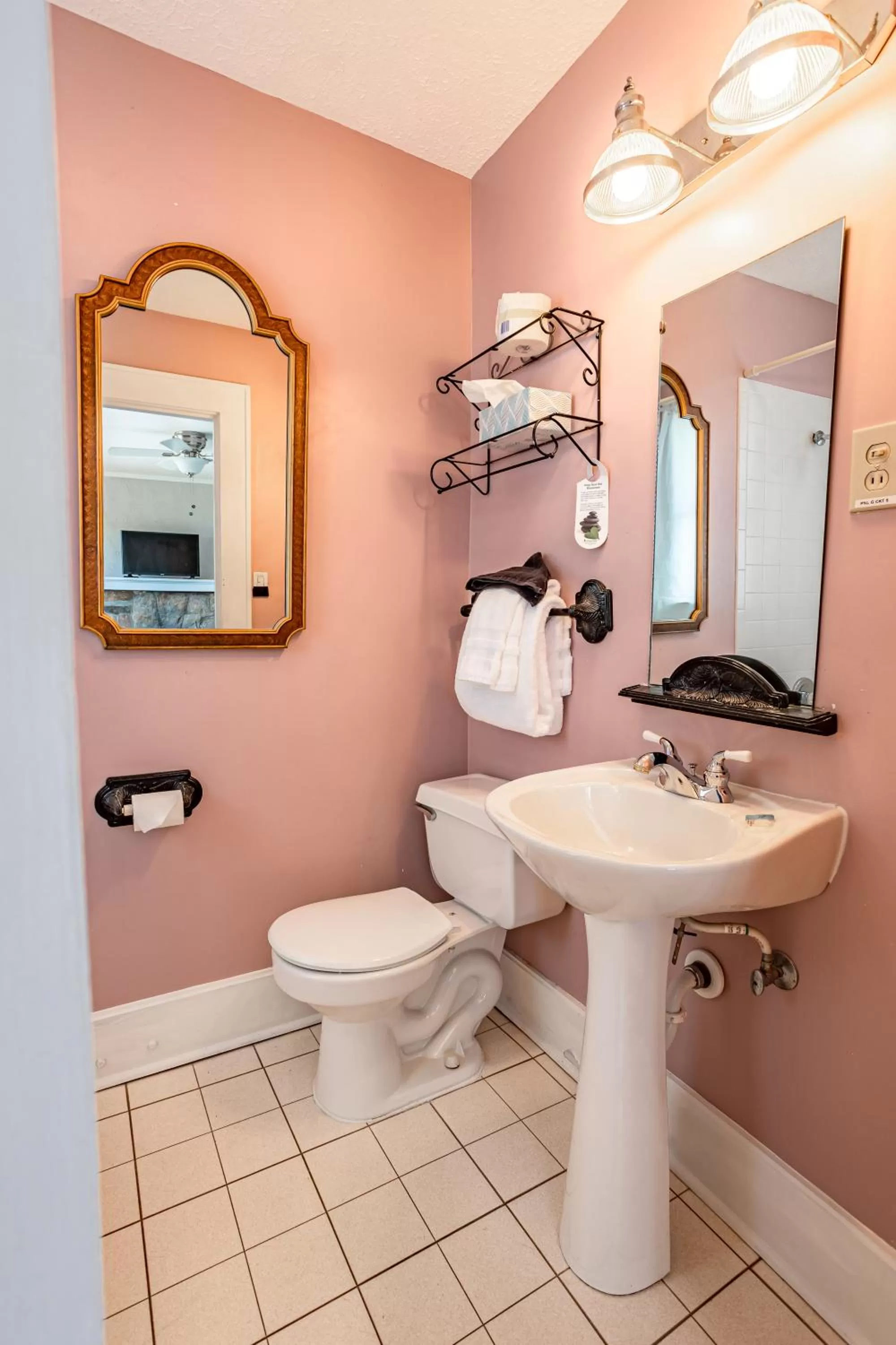 Bathroom in Echo Mountain Inn