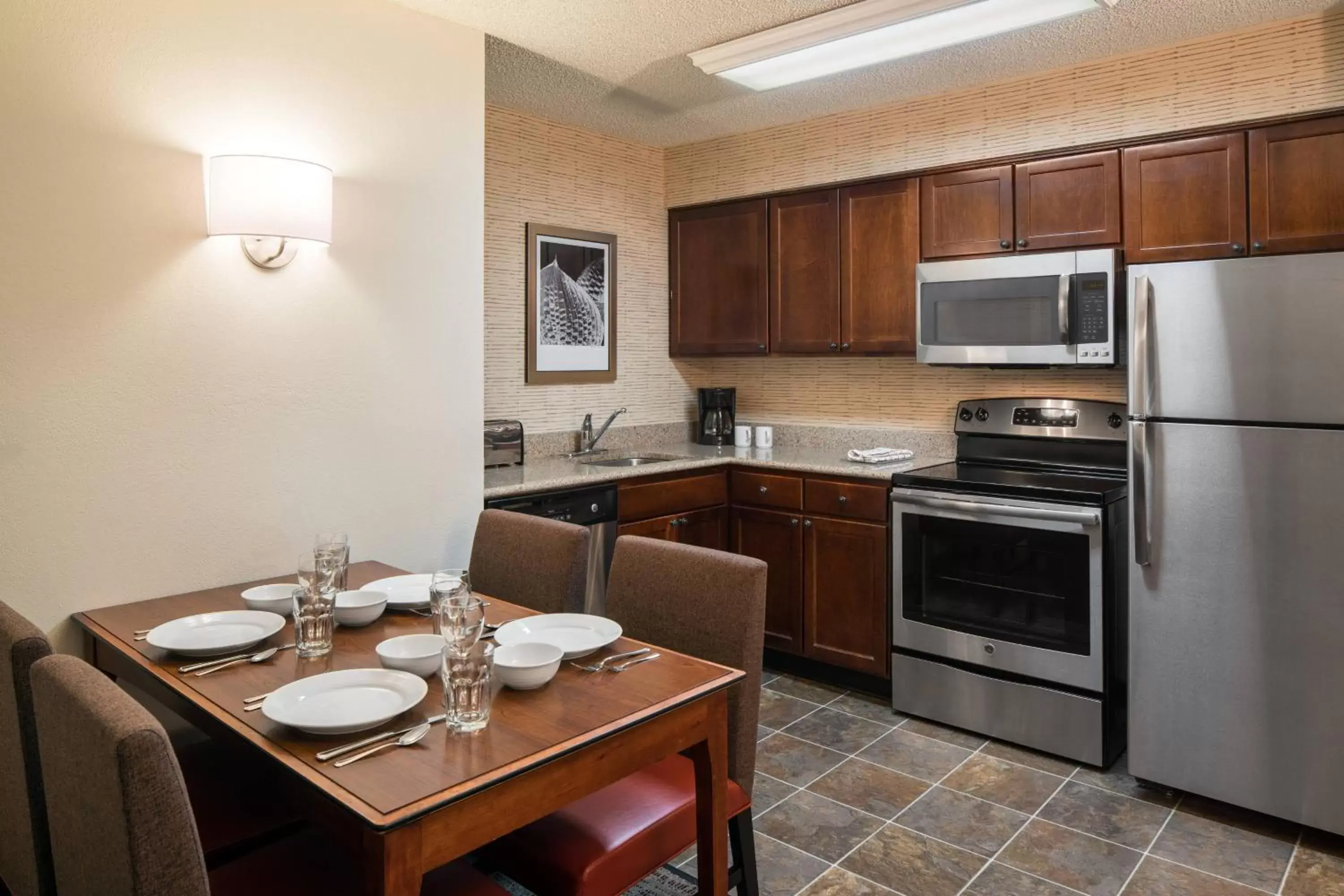 Bedroom, Kitchen/Kitchenette in Residence Inn by Marriott Cypress Los Alamitos
