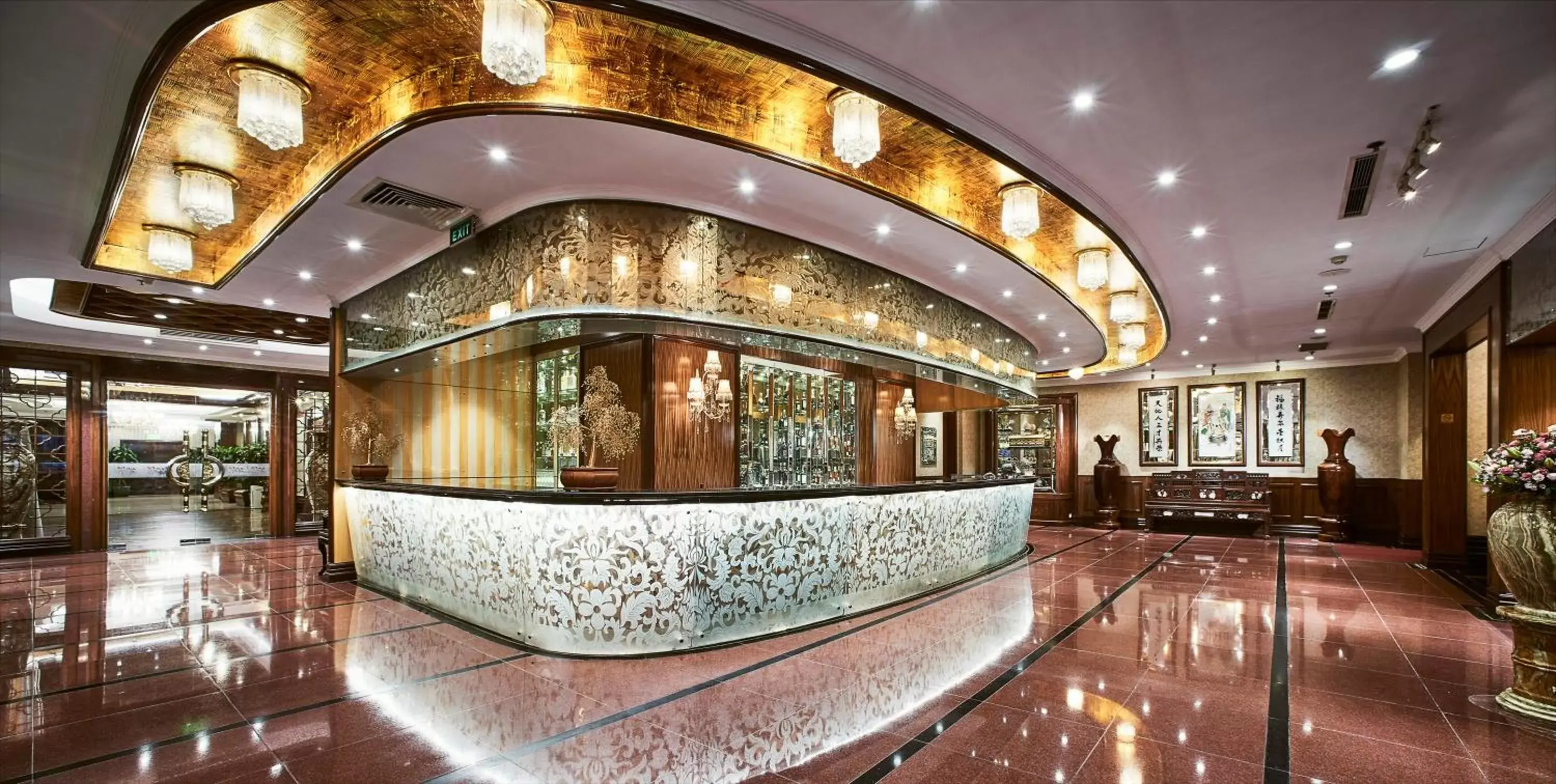 Restaurant/places to eat, Lobby/Reception in Windsor Plaza Hotel