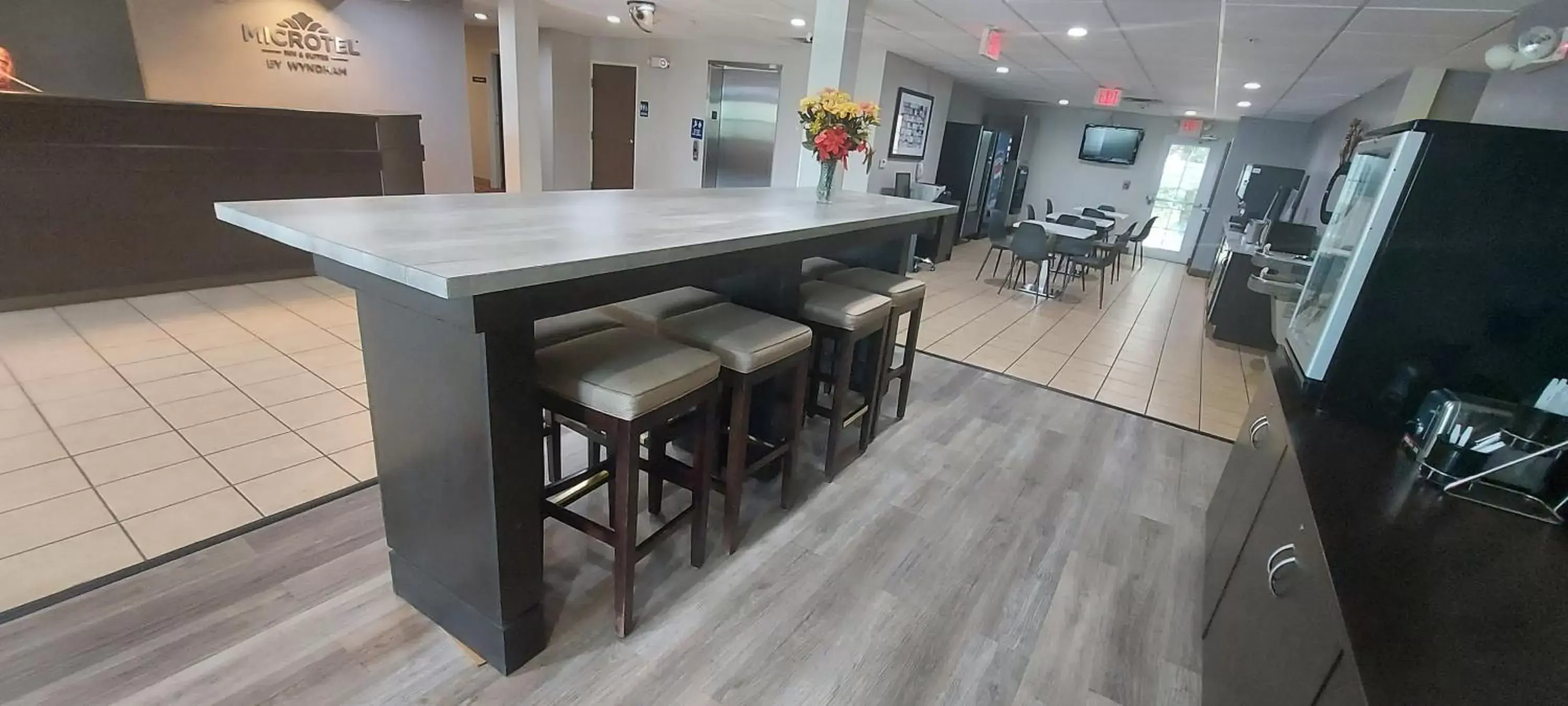 Breakfast in Microtel Inn & Suites by Wyndham Hoover/Birmingham Breakfast in Microtel Inn & Suites by Wyndham Hoover/Birmingham