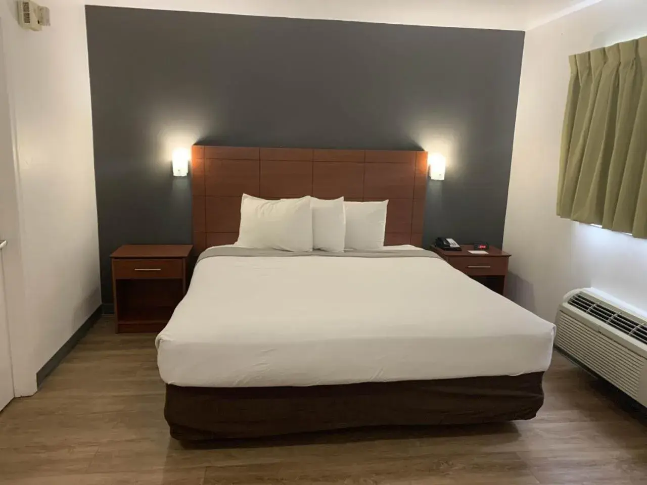 Bedroom, Bed in Studio 6-Hampton, VA - Langley AFB Area Bedroom, Bed in Studio 6-Hampton, VA - Langley AFB Area