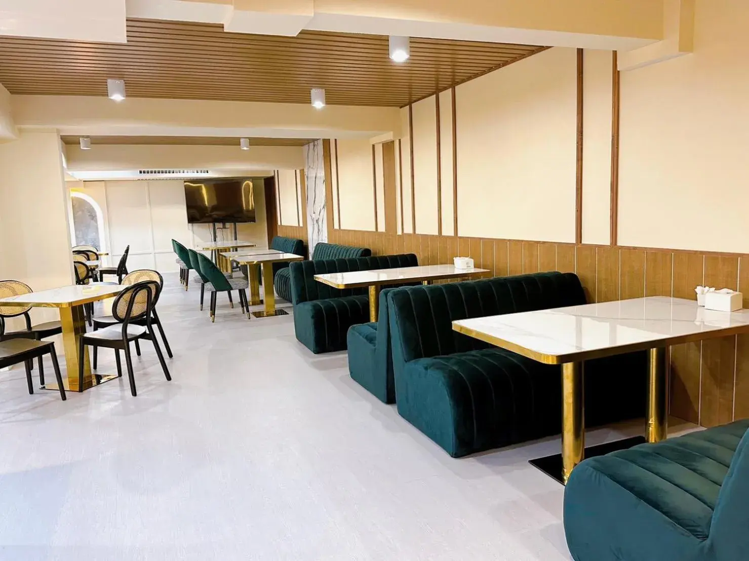 Restaurant/places to eat in Miloft Sathorn Hotel - SHA Plus Certified Restaurant/places to eat in Miloft Sathorn Hotel - SHA Plus Certified