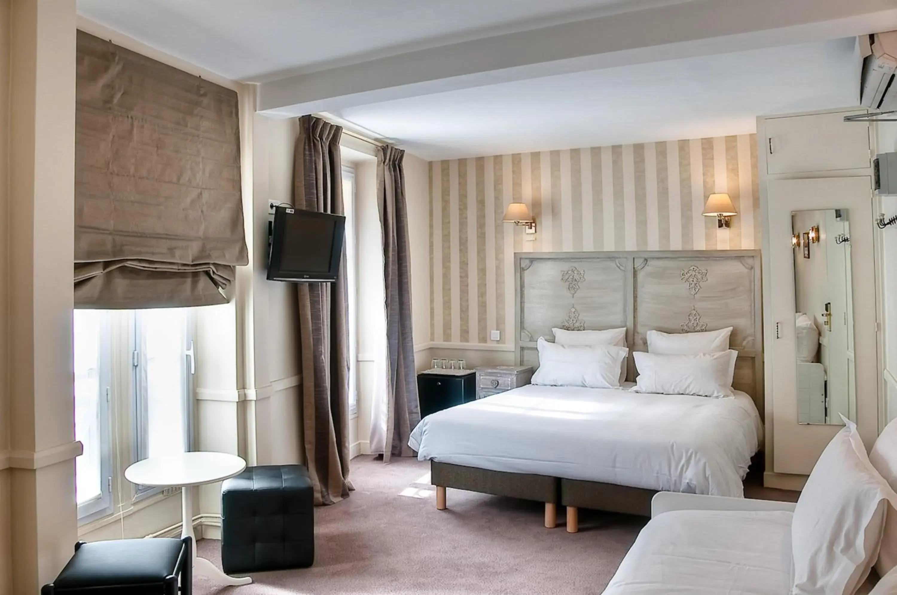 Photo of the whole room, Bed in Hotel De La Motte Picquet