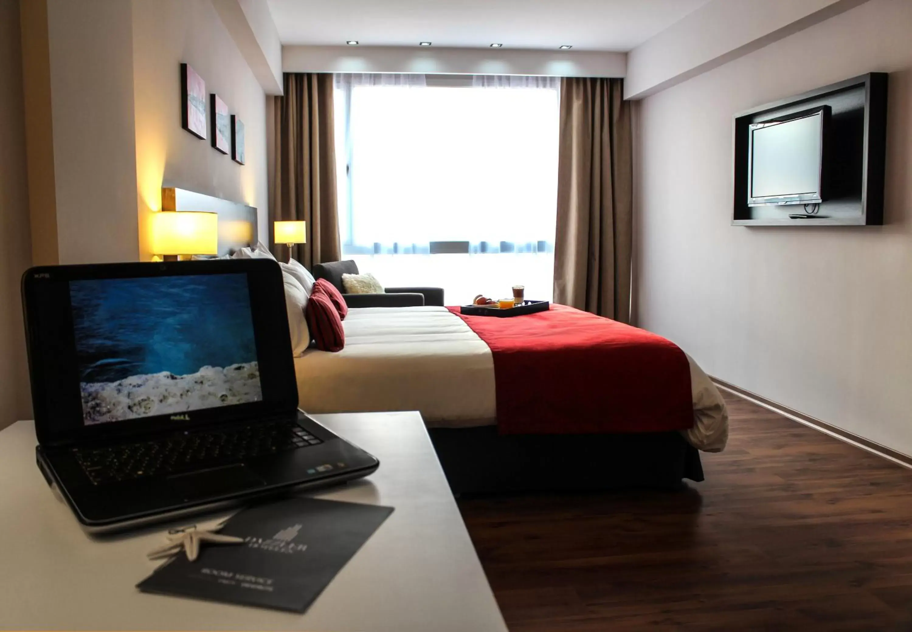 Bed, TV/Entertainment Center in Dazzler by Wyndham Puerto Madryn