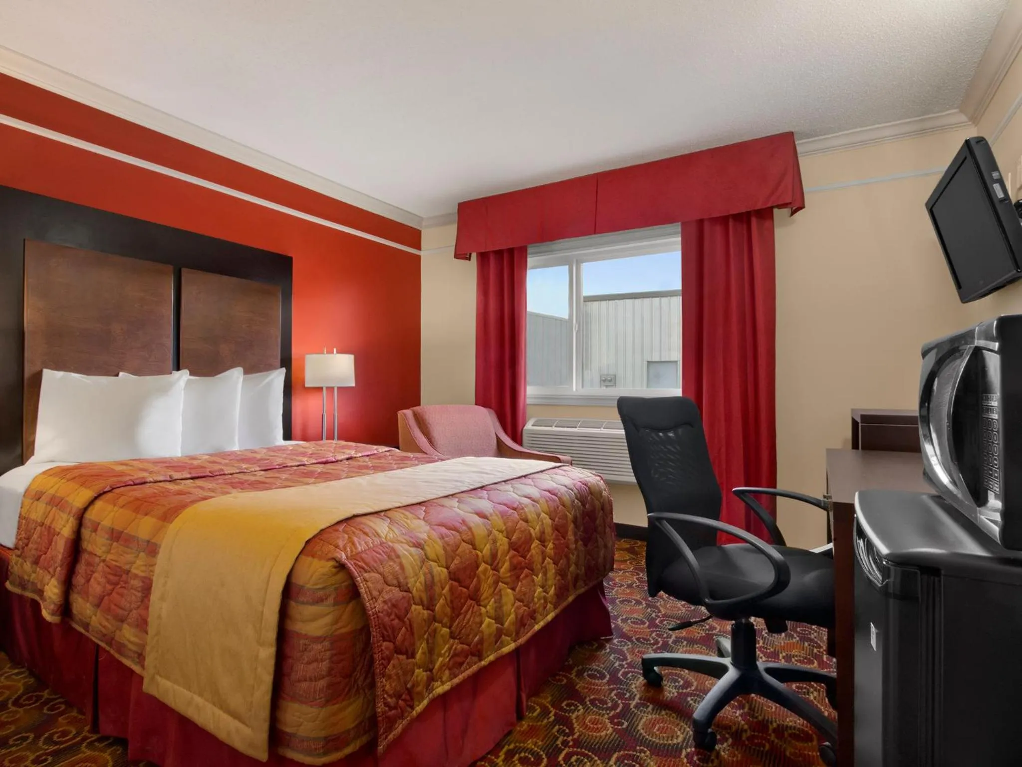 King Room - Non-Smoking in Travelodge by Wyndham Meadow Lake