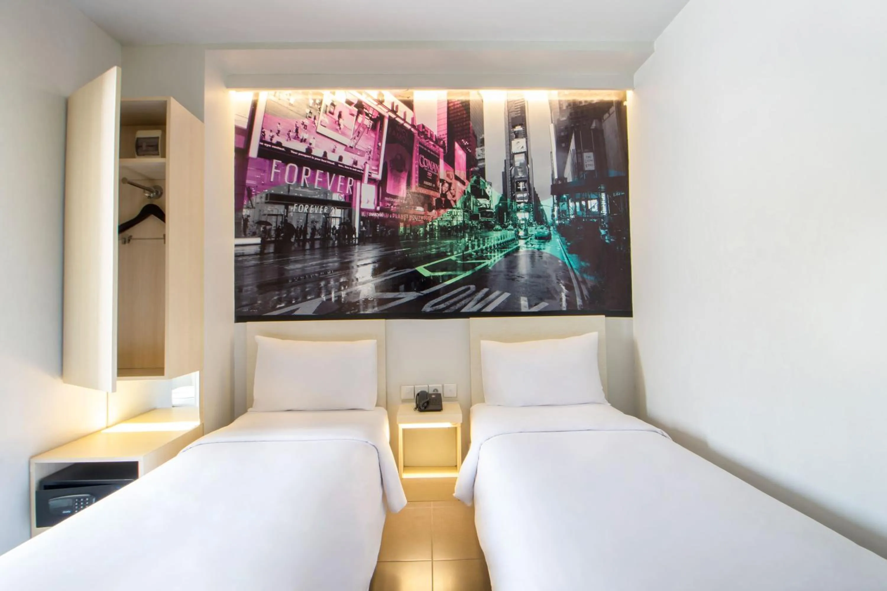 Bed in Cleo Balaikota Surabaya