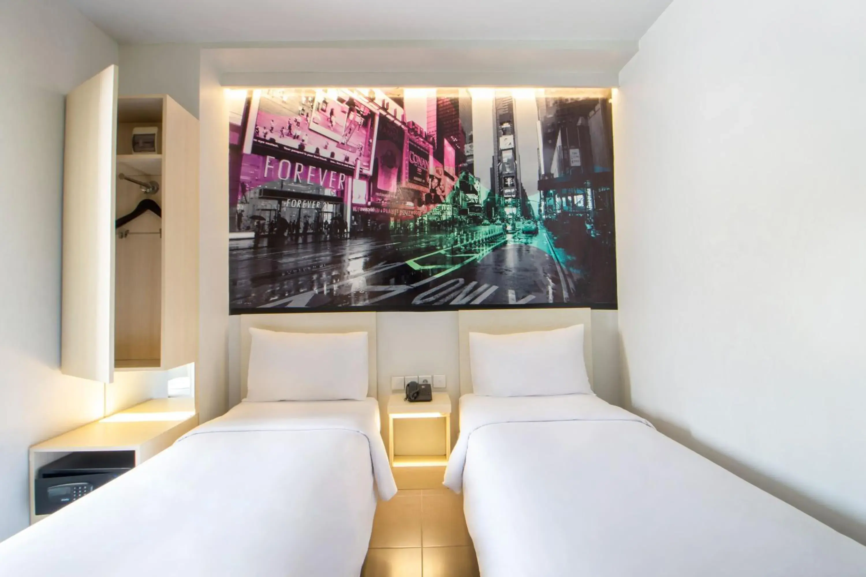 Superior Double or Twin Room in Cleo Balaikota Surabaya Superior Double or Twin Room in Cleo Balaikota Surabaya