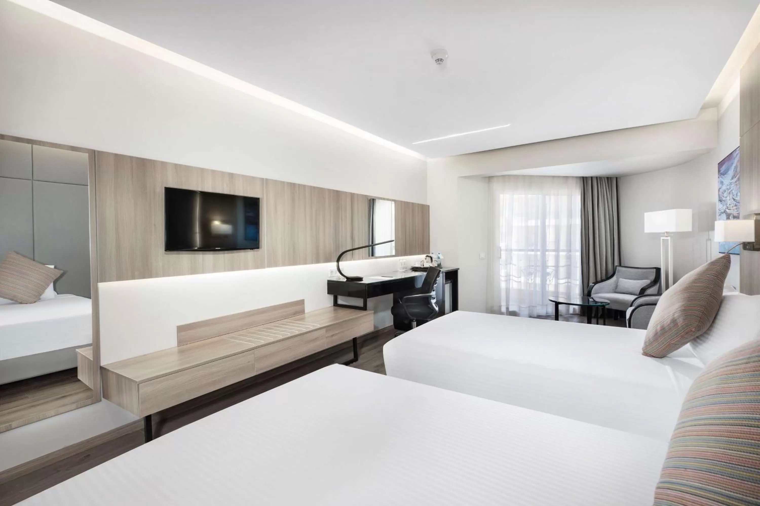 Bedroom, Bed in Steigenberger Nile Palace Luxor - Convention Center