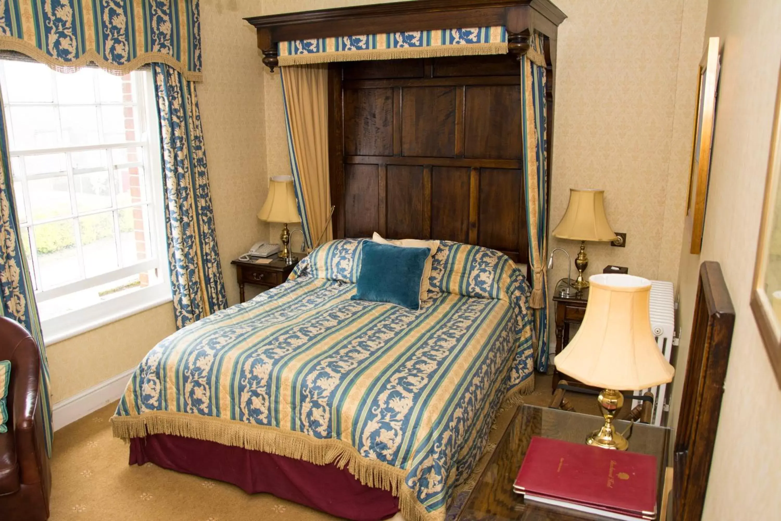 Bed in Beechwood Hotel