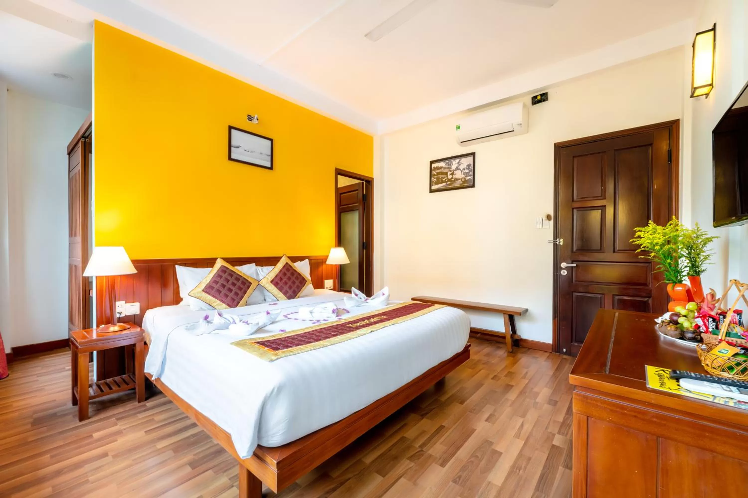 Communal lounge/ TV room, Bed in Hoi An Green Riverside Oasis Villa