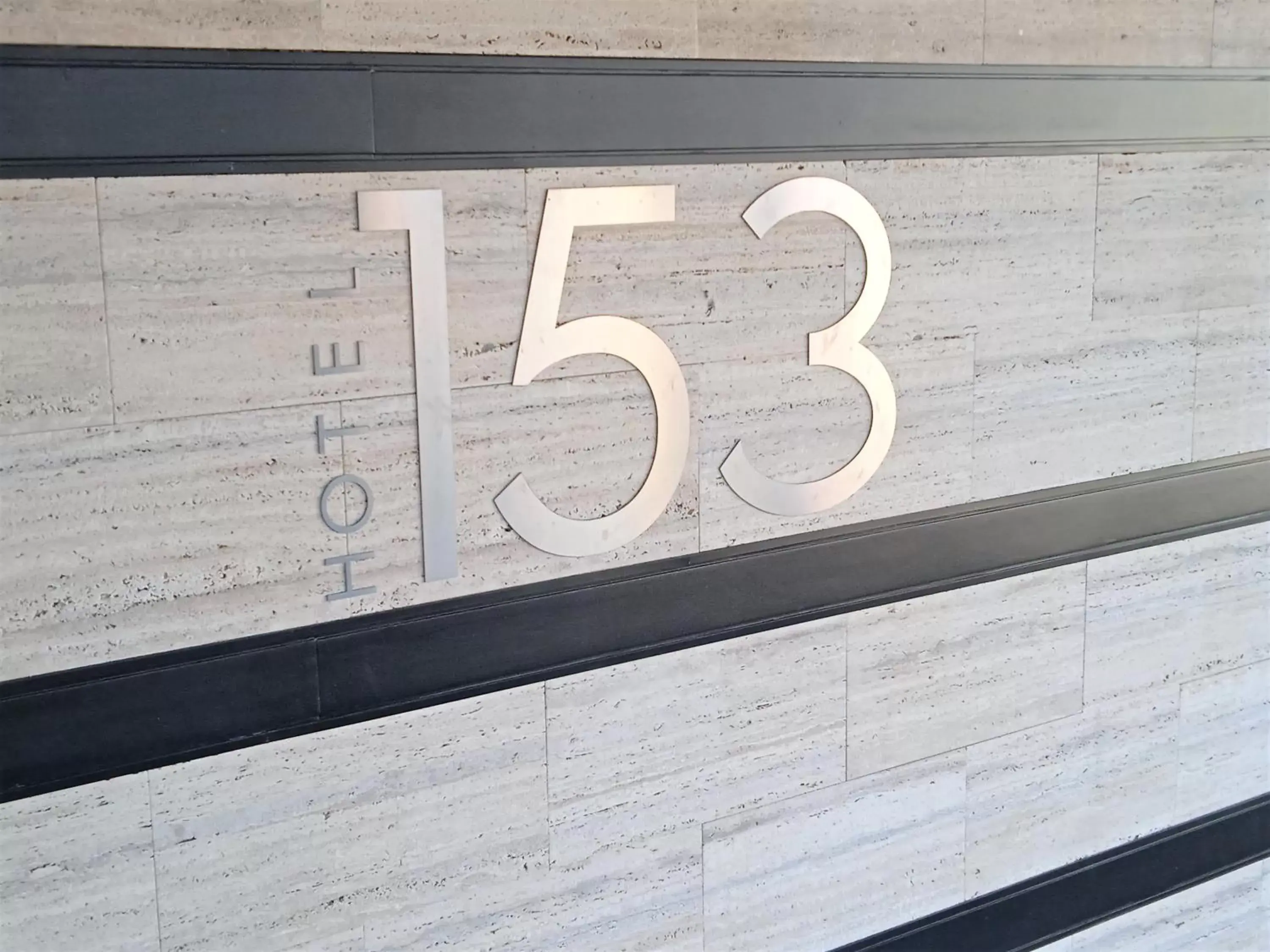 Facade/entrance in Hotel 153