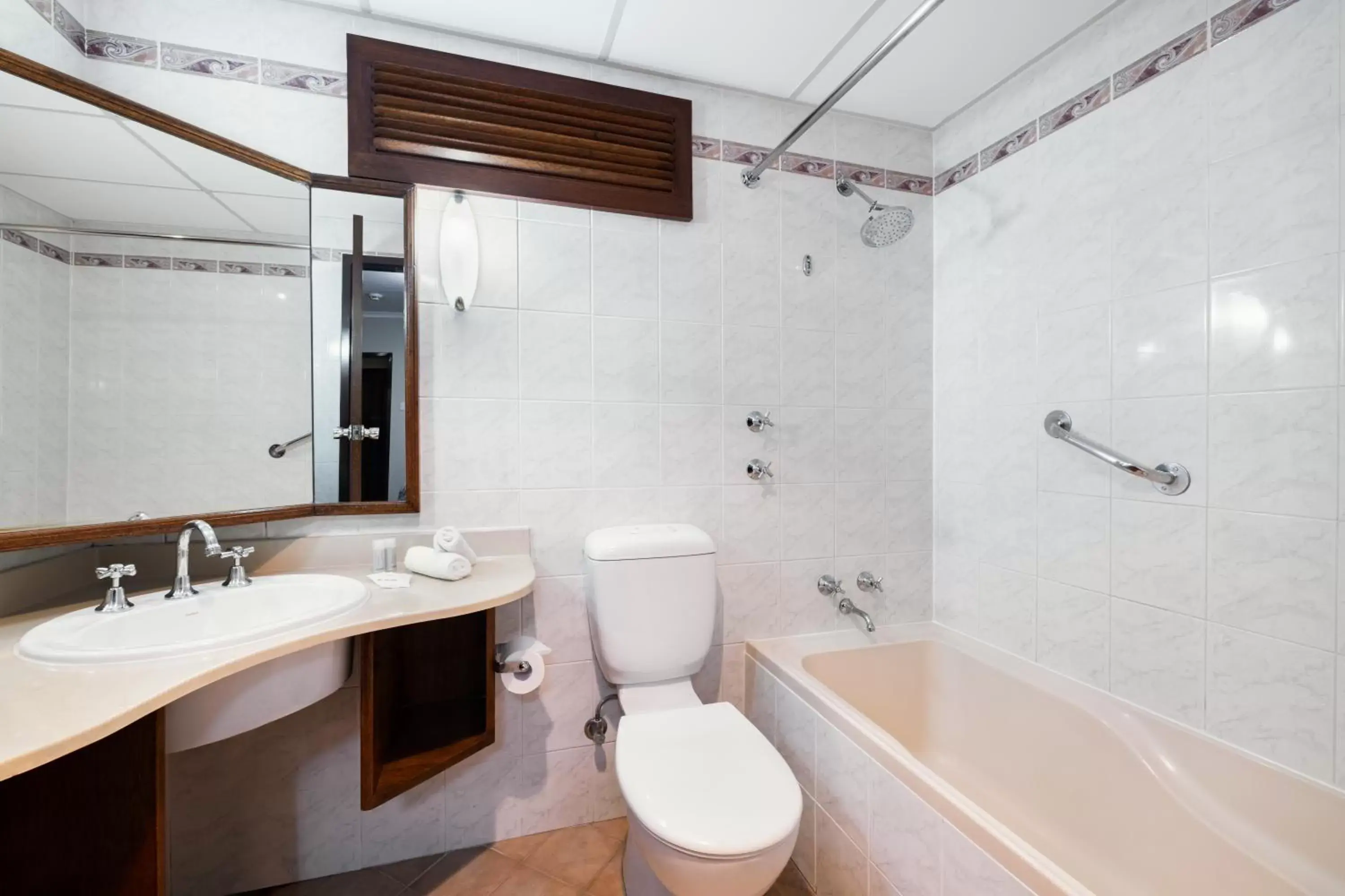 Standard Twin Room in Adelaide Inn Standard Twin Room in Adelaide Inn