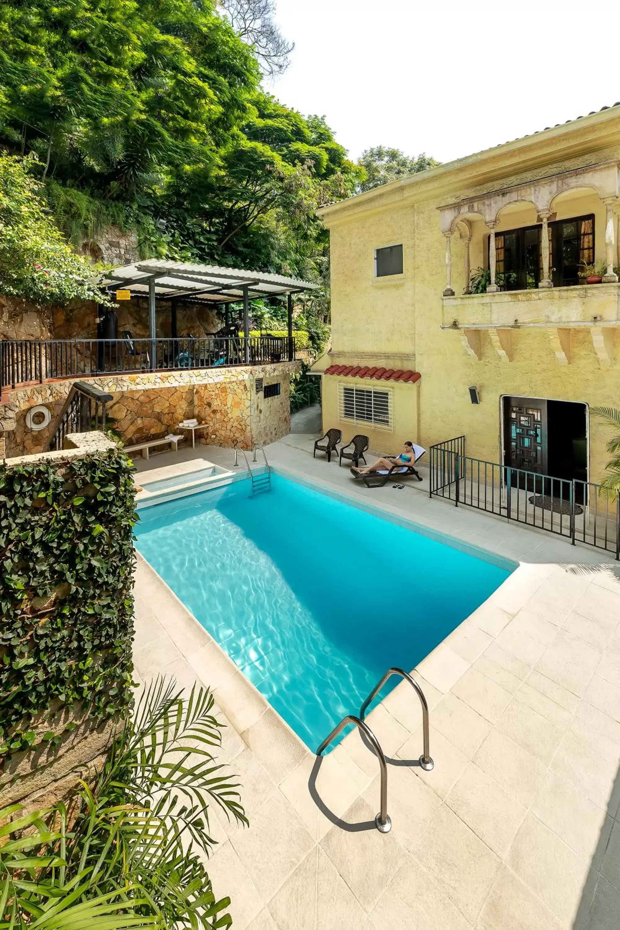 Swimming Pool in Hotel Stein Colonial