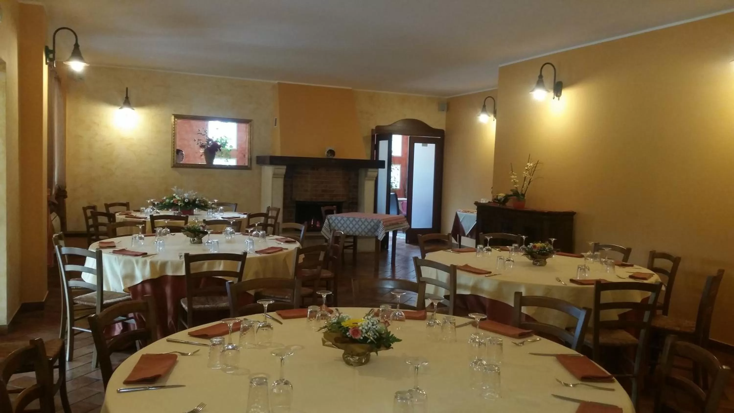 Communal lounge/ TV room, Restaurant/Places to Eat in B & B OASI