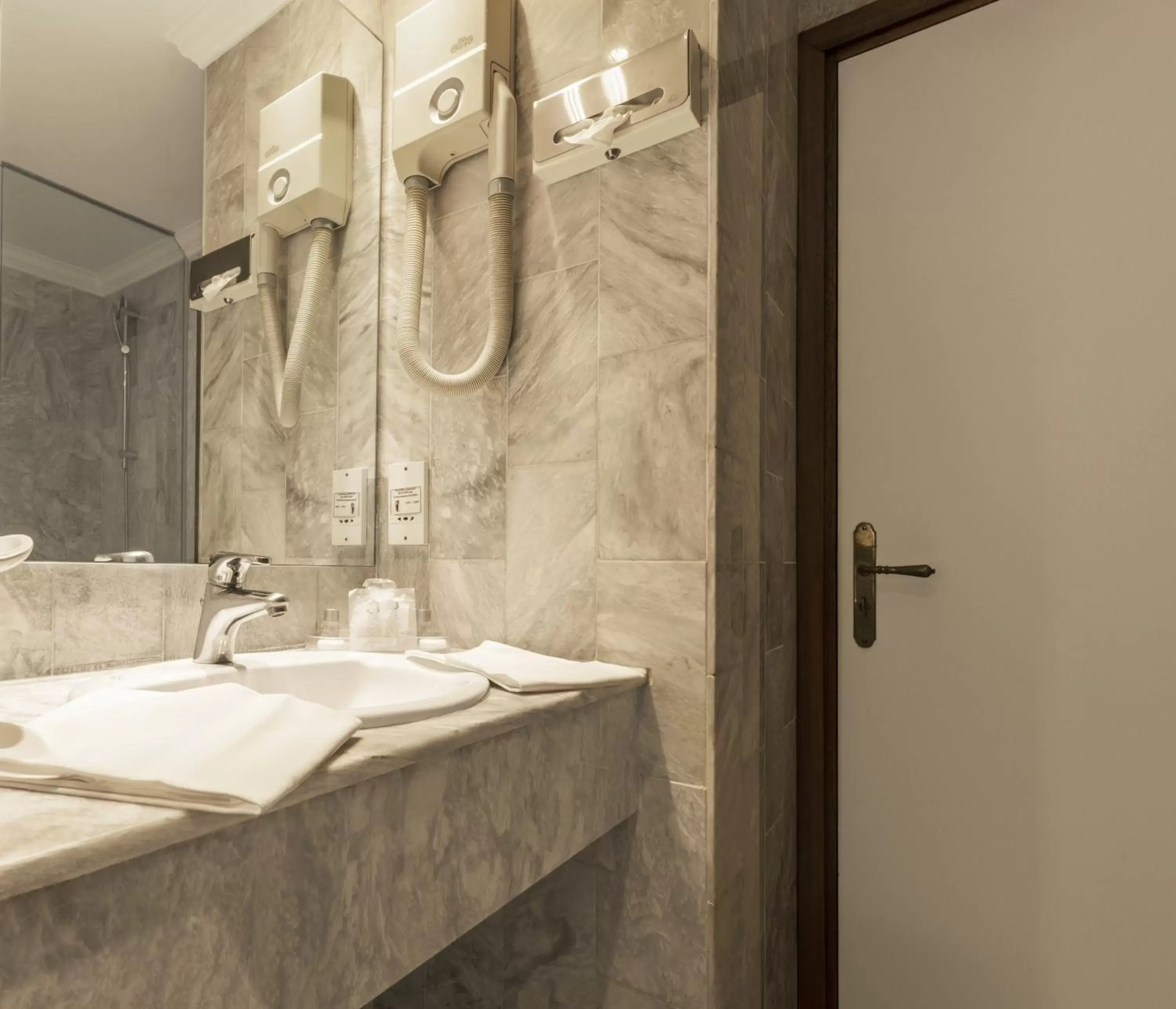 Bathroom in Ambassador-Monaco Bathroom in Ambassador-Monaco