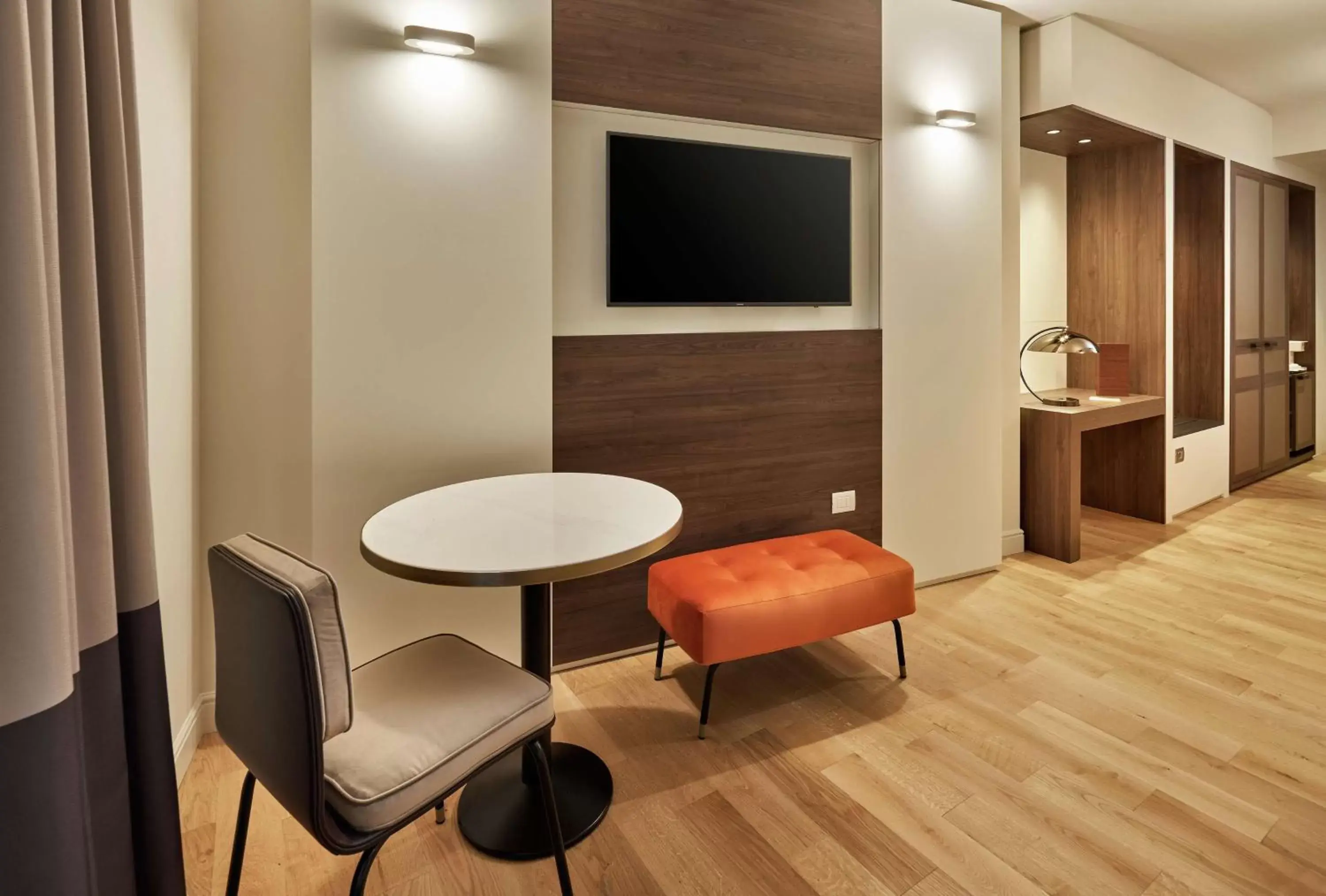 Bedroom, TV/Entertainment Center in DoubleTree By Hilton Trieste