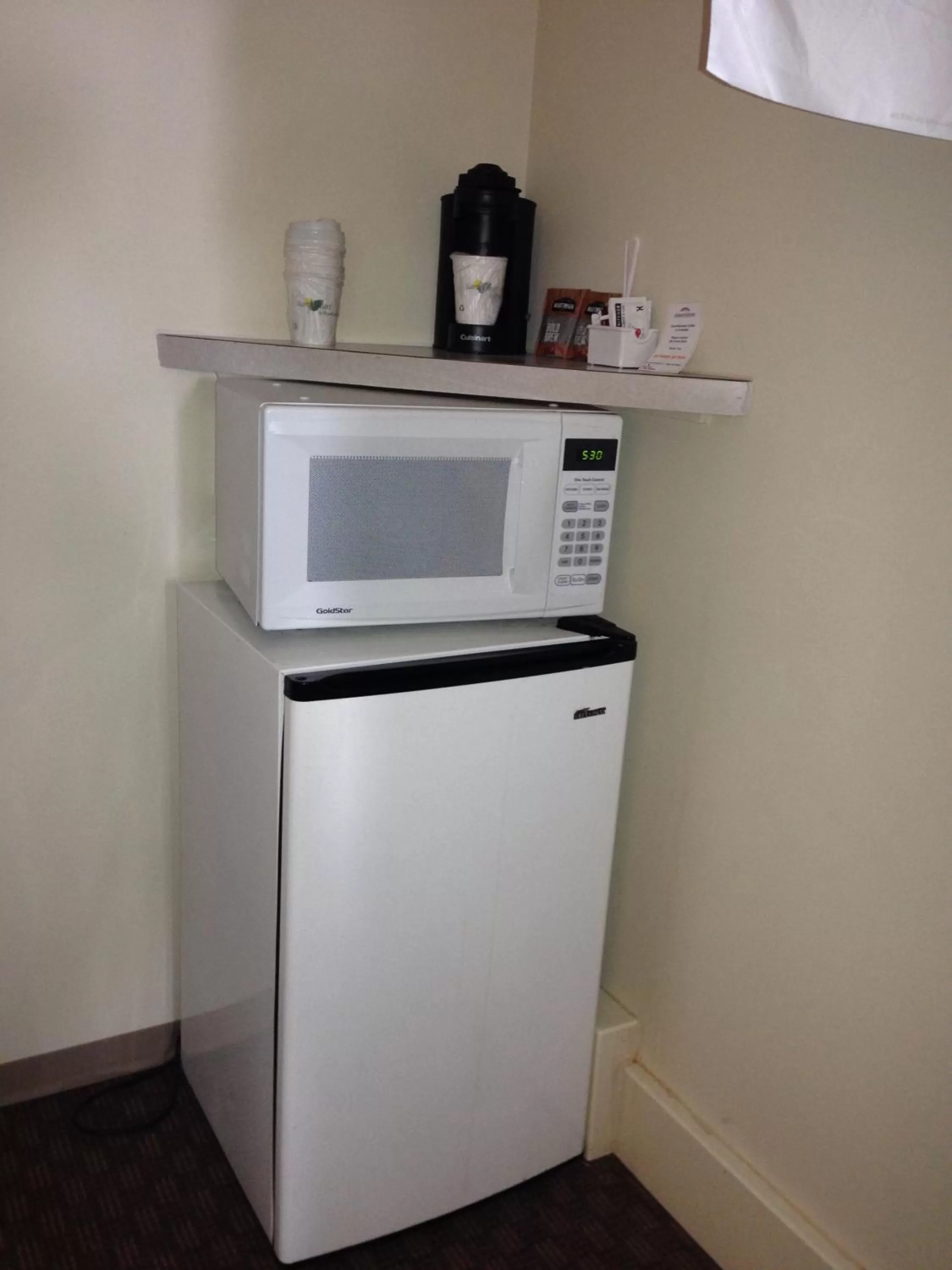 Coffee/tea facilities in Knights Inn Lethbridge