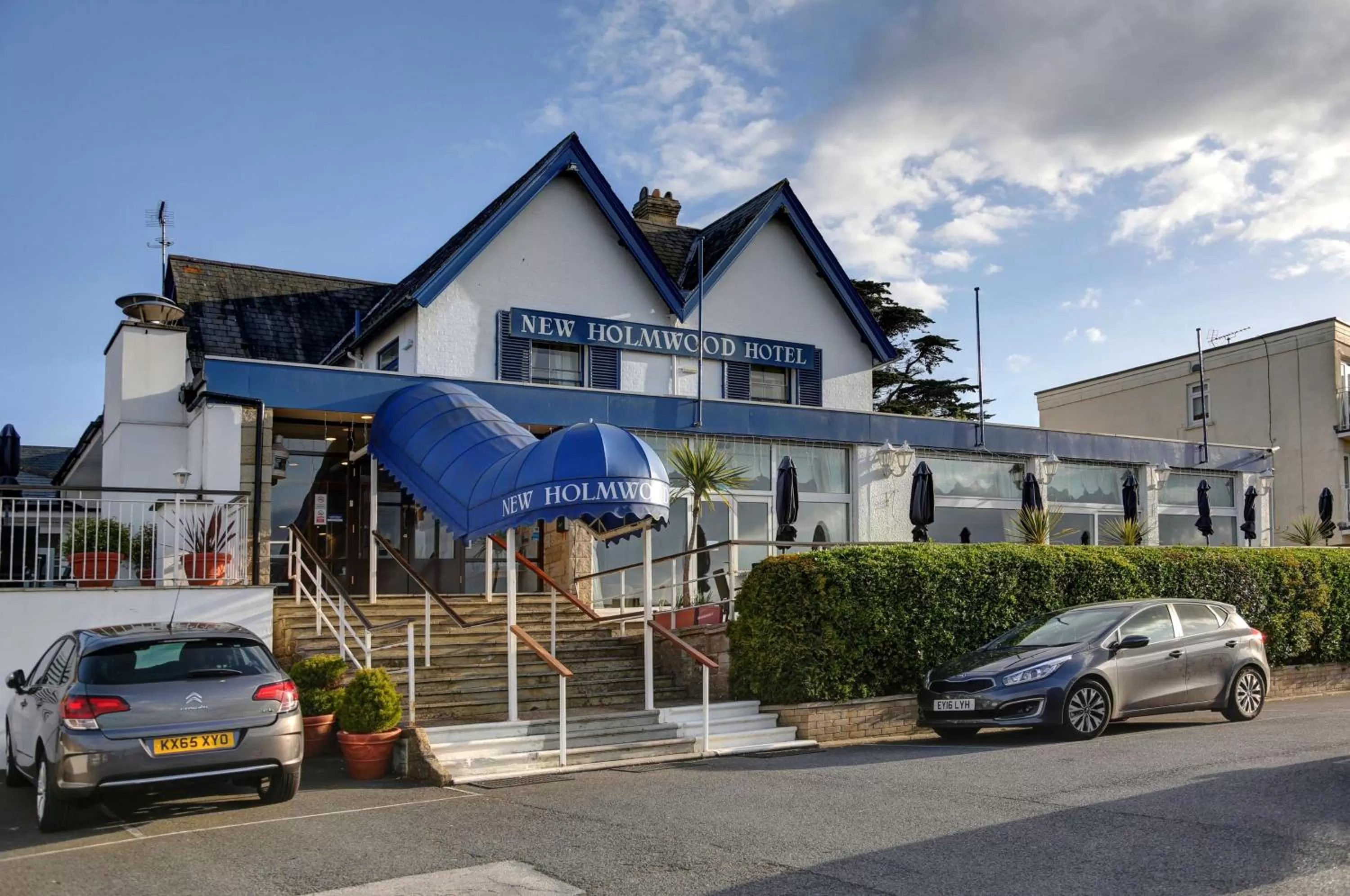Property building in BEST WESTERN New Holmwood Hotel