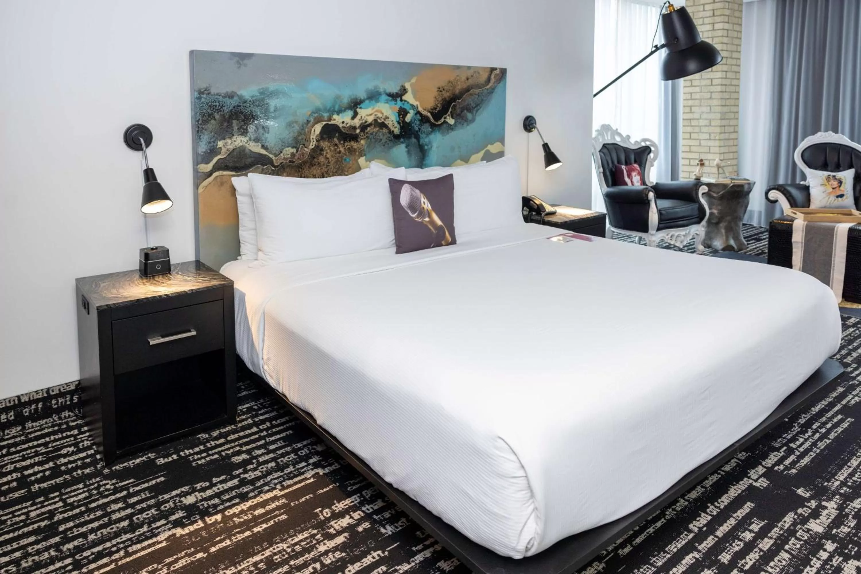 Bed in Lorenzo Hotel Dallas, Tapestry Collection by Hilton