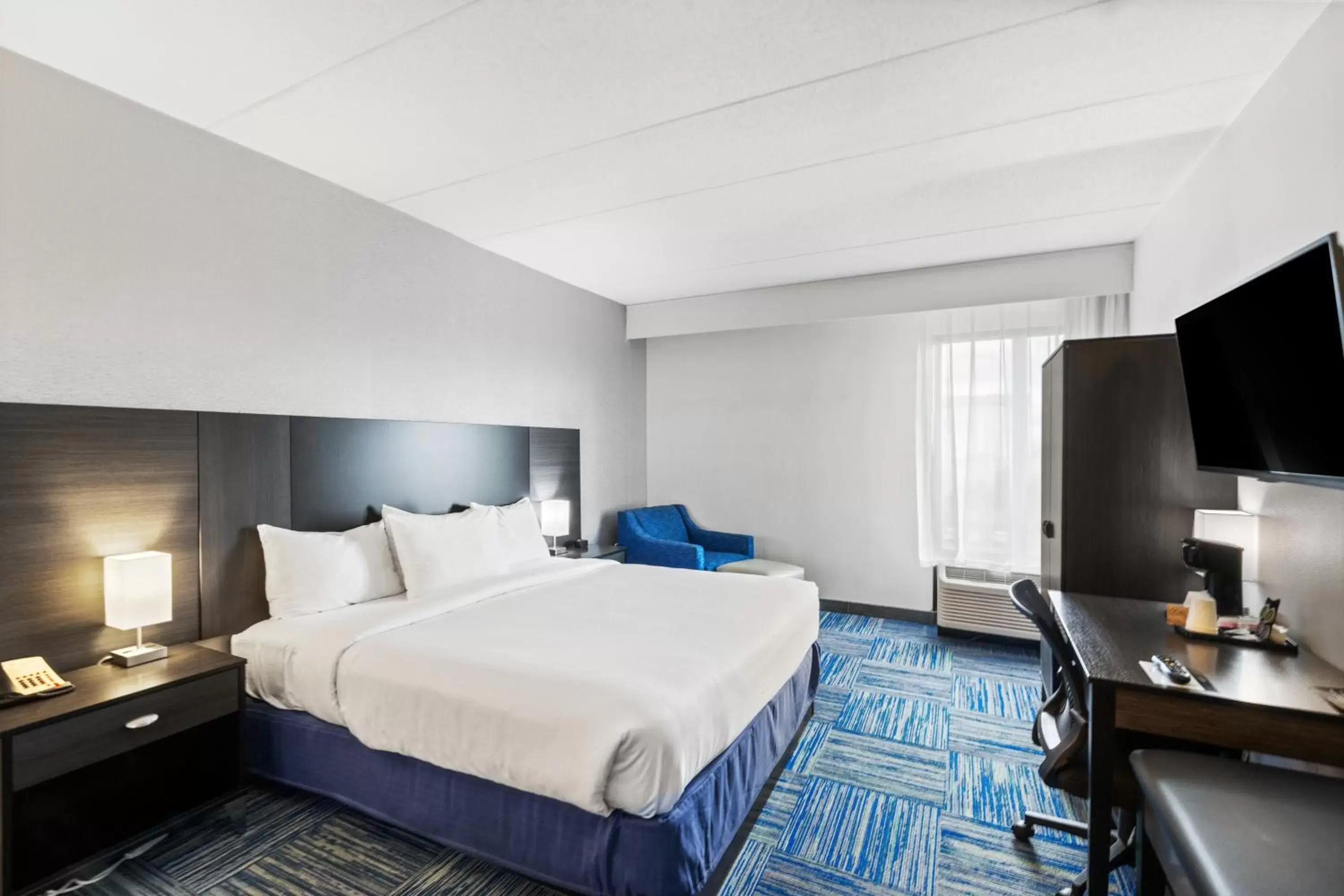 Photo of the whole room, Bed in Allentown Park Hotel, Ascend Hotel Collection