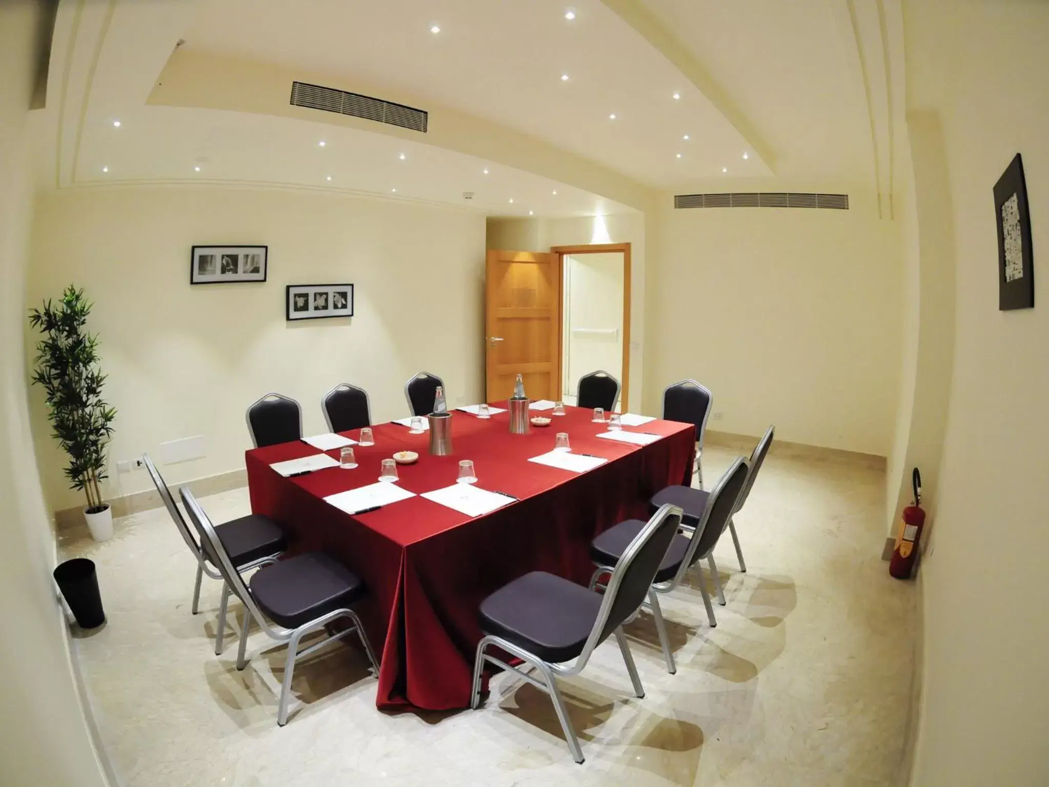 Business facilities in Catania International Airport Hotel