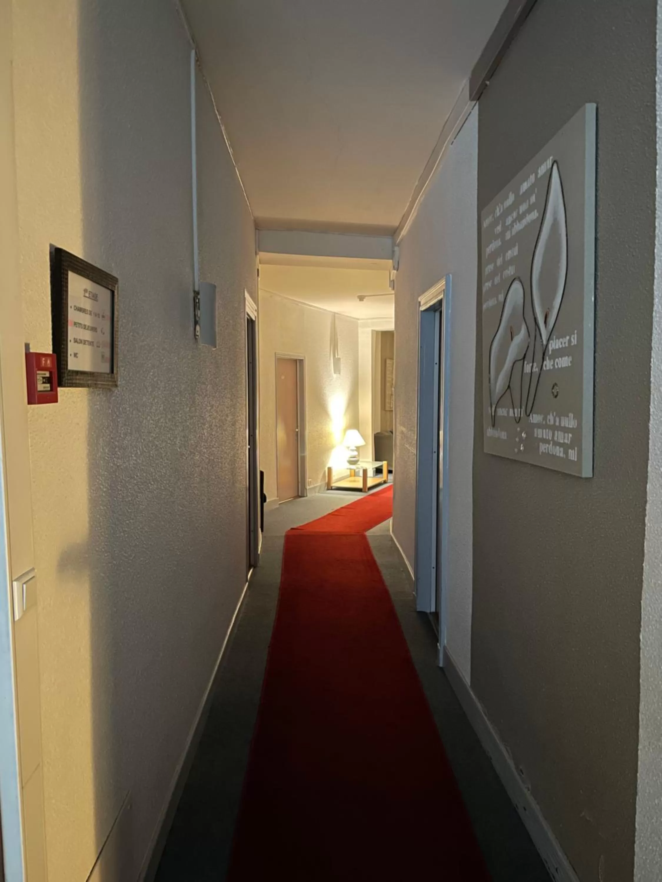 Property building in Contact Hôtel les Platanes Villeneuve sur Lot Centre