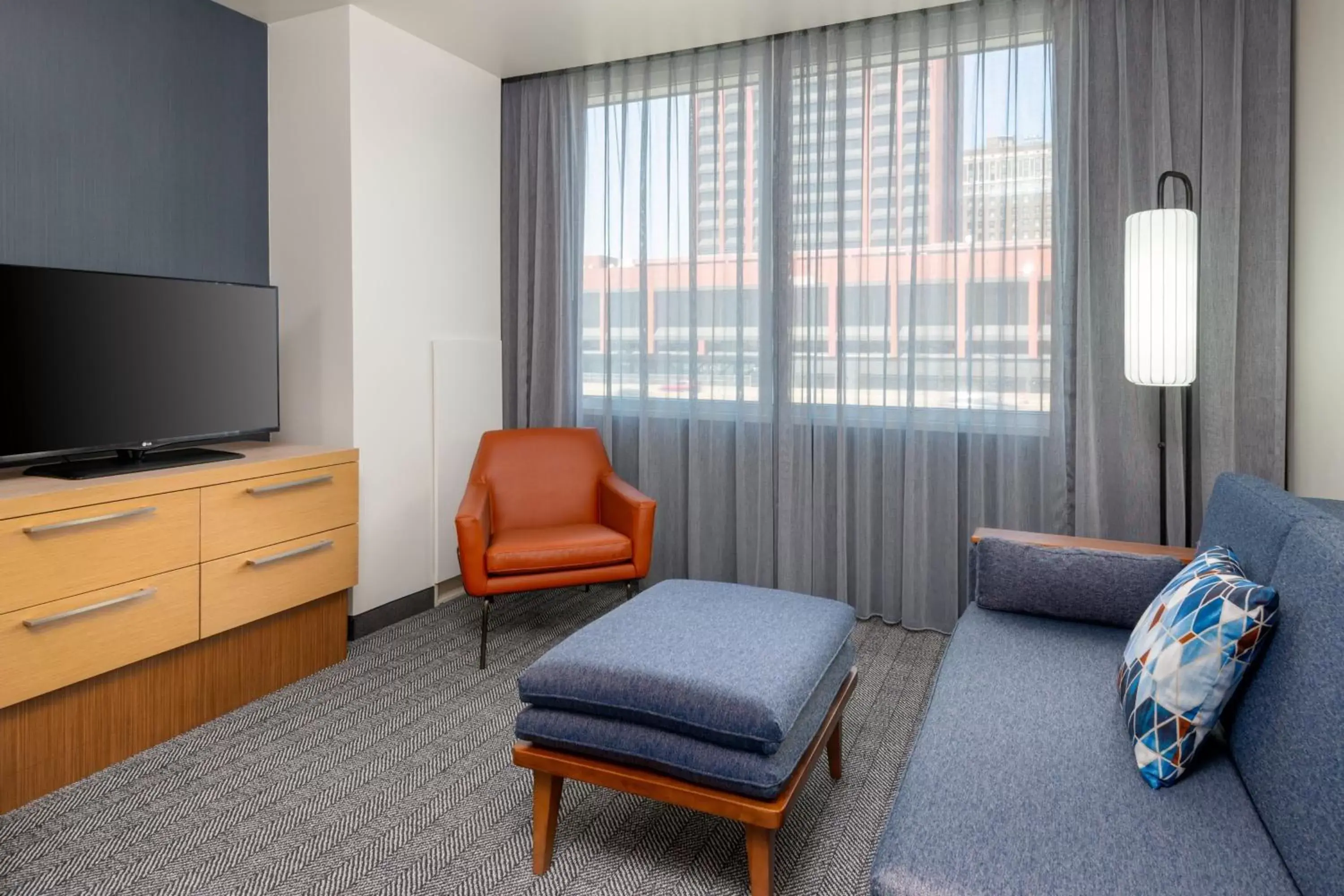 Photo of the whole room, TV/Entertainment Center in Courtyard by Marriott Buffalo Downtown/Canalside
