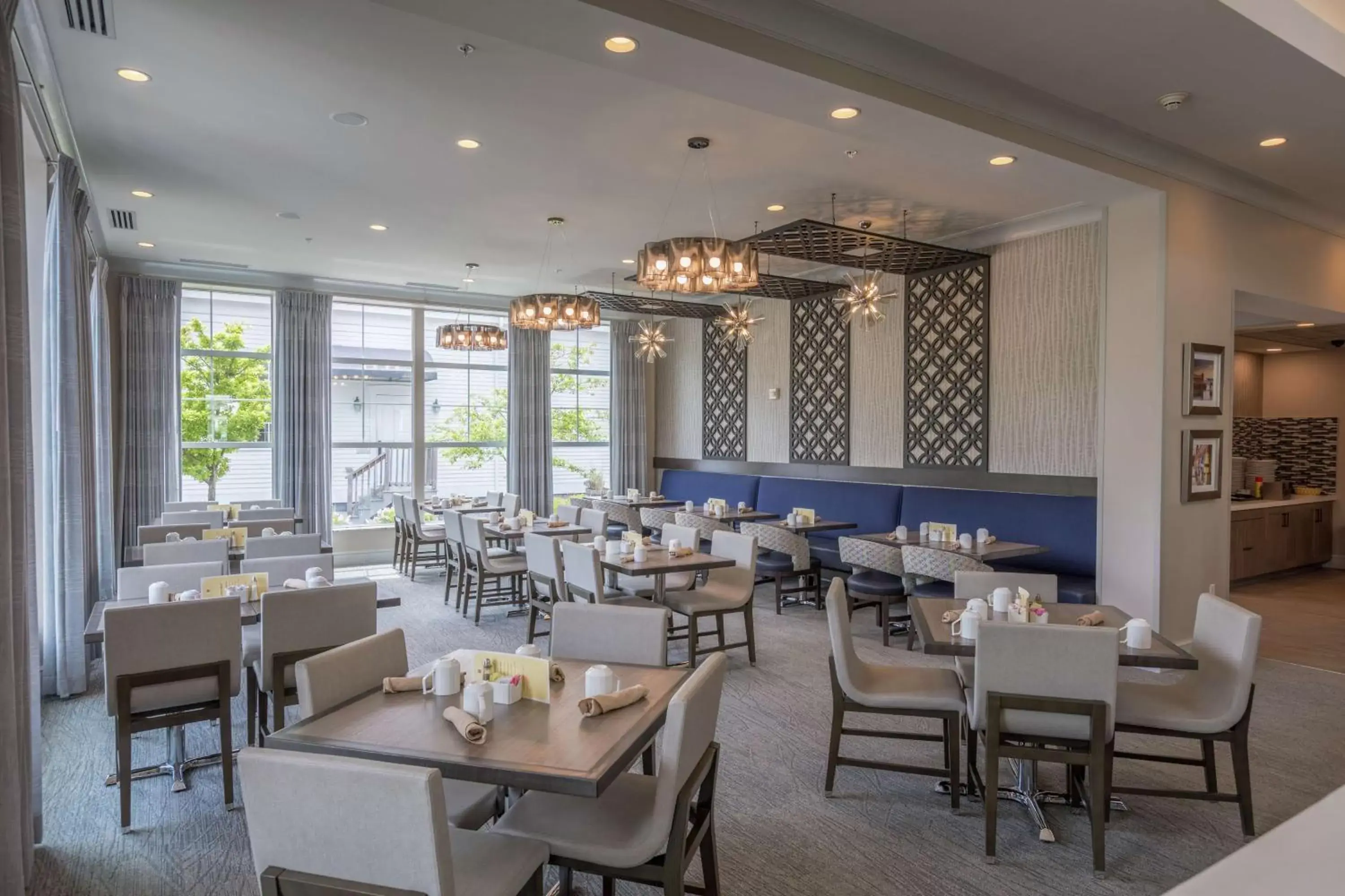 Restaurant/Places to Eat in Hilton Garden Inn Freeport Downtown