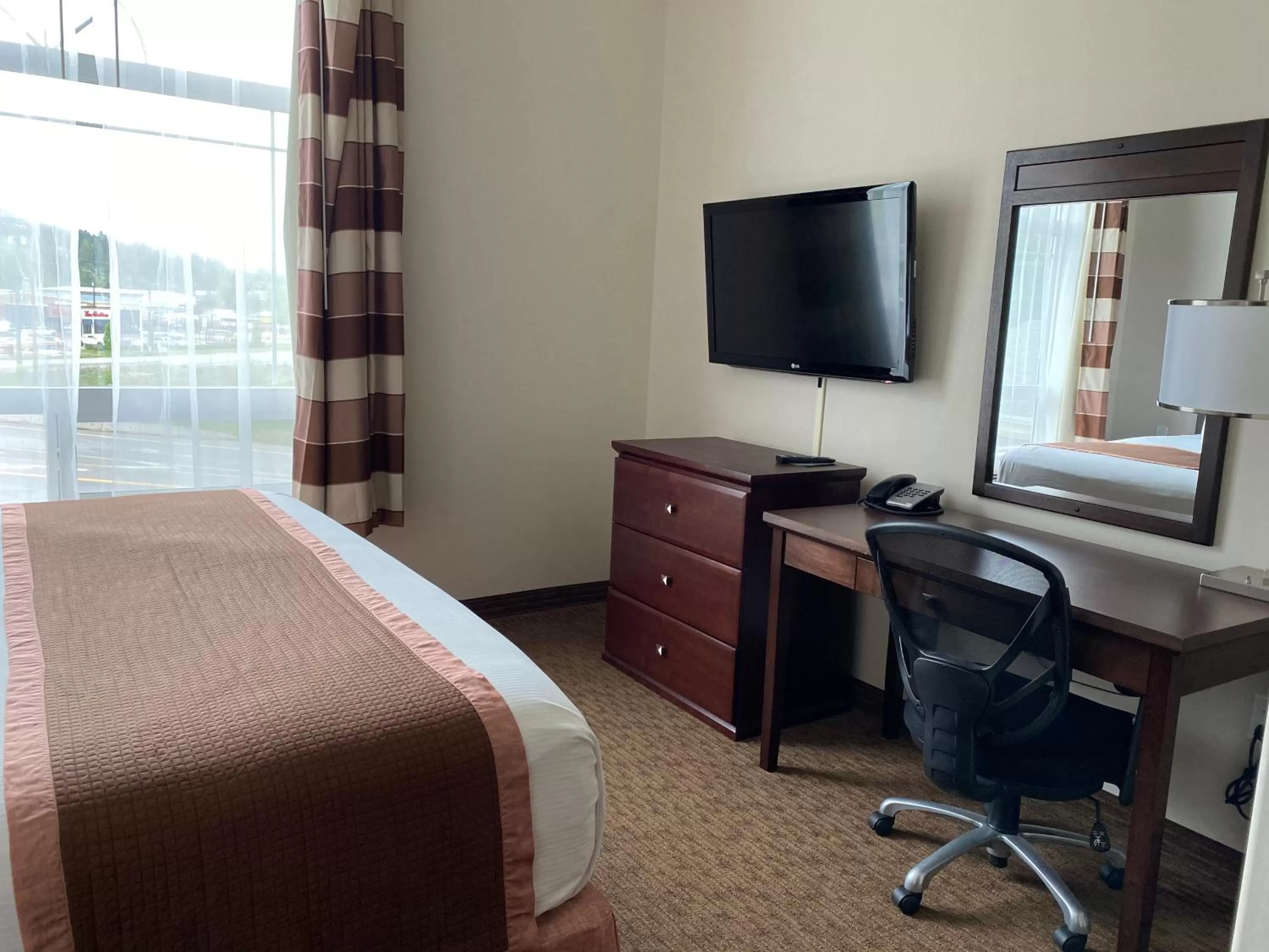 Bed in Ramada by Wyndham Creston