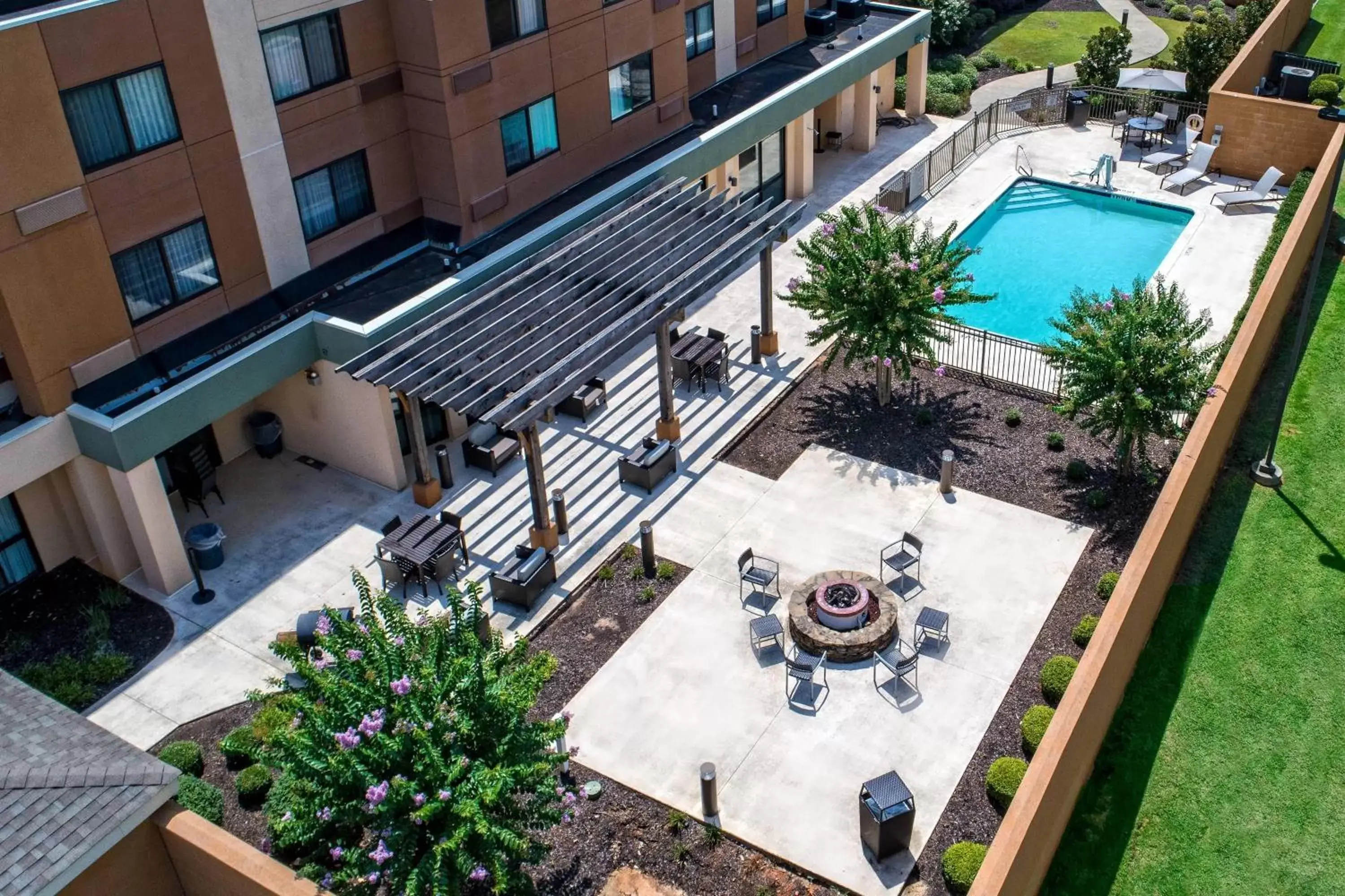 Swimming pool, Pool View in Courtyard by Marriott Troy